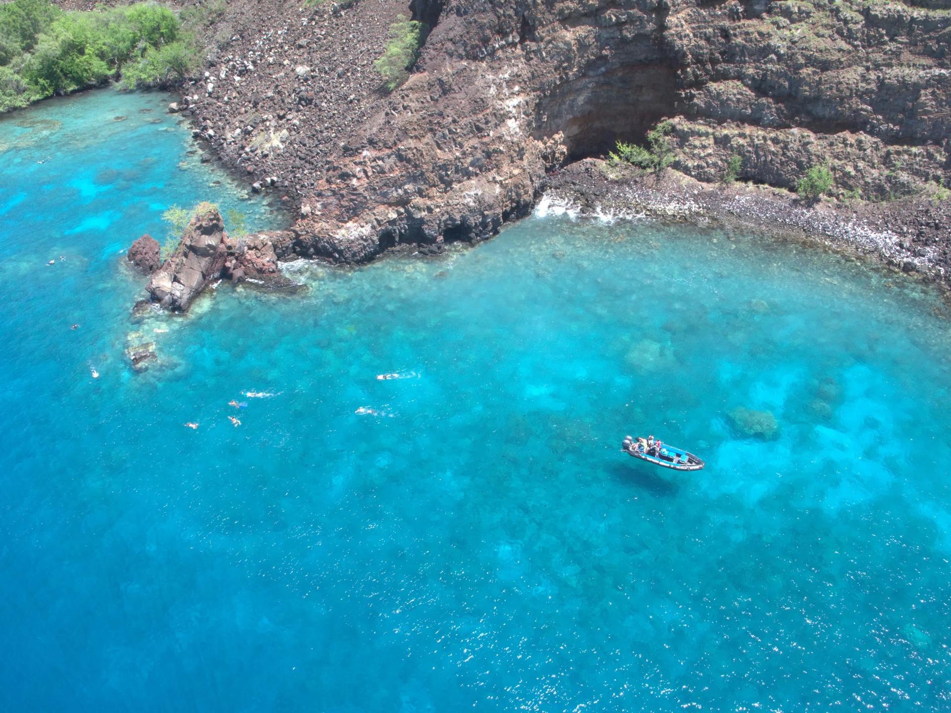 Captain Zodiac Raft and Snorkel Experience in Kealakekua Bay - Thumbnail 3