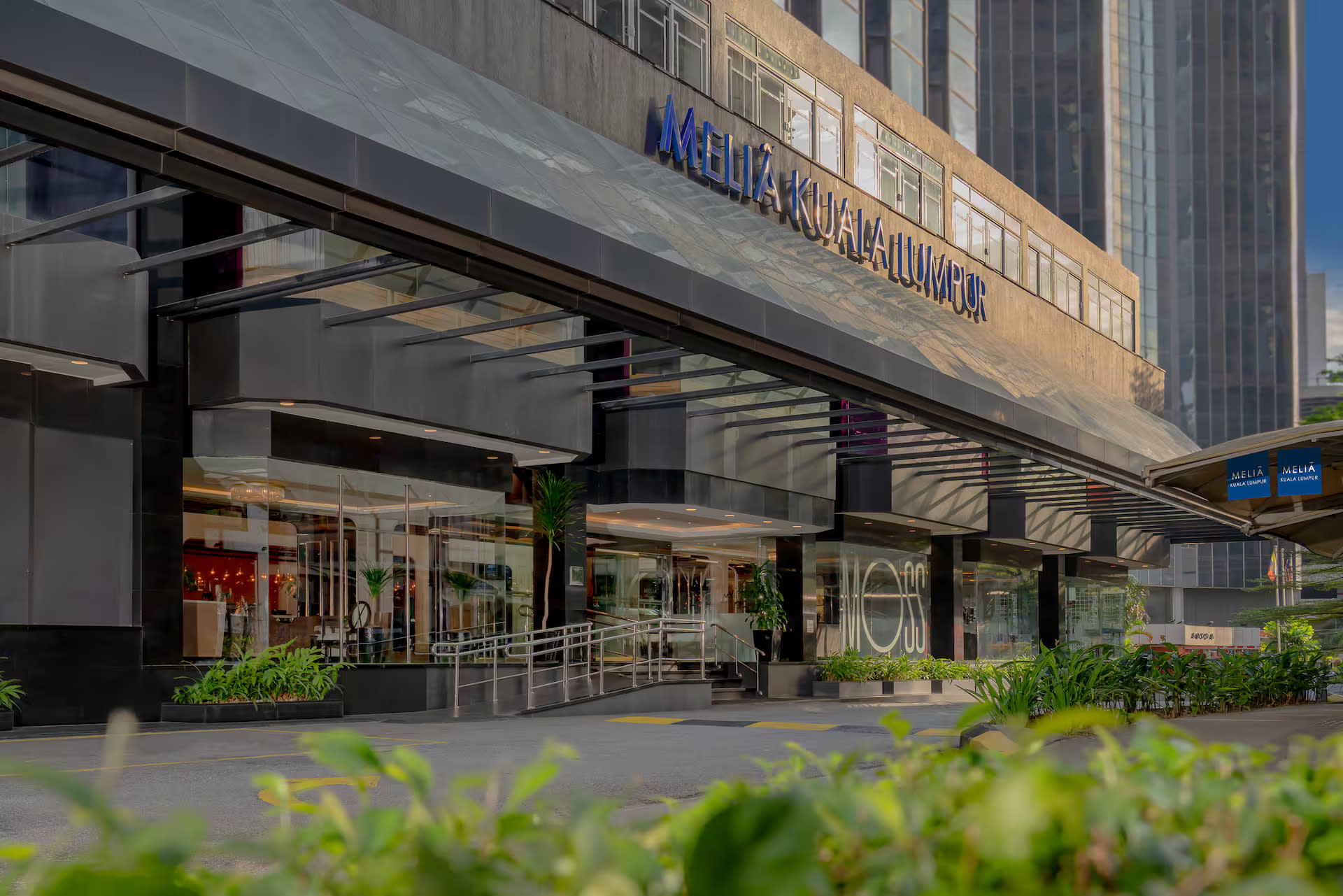 Singapore - Kuala Lumpur Hotel & Bus Package by WTS Travel - Thumbnail 2