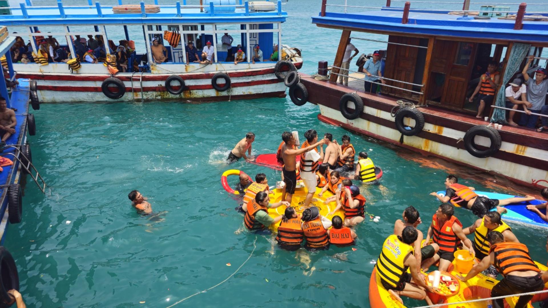Nha Trang Island hopping tour : Snorkeling & Floating Party - Thumbnail 9