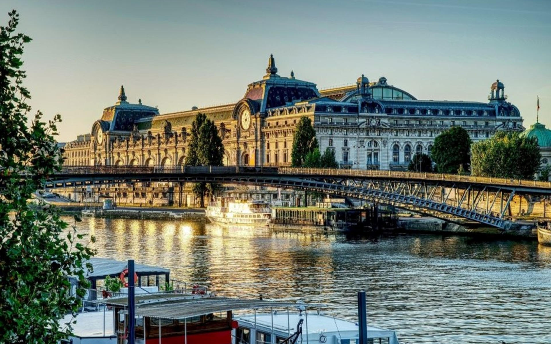 Seine River Cruise with Macaron Tasting in Paris - Thumbnail 6