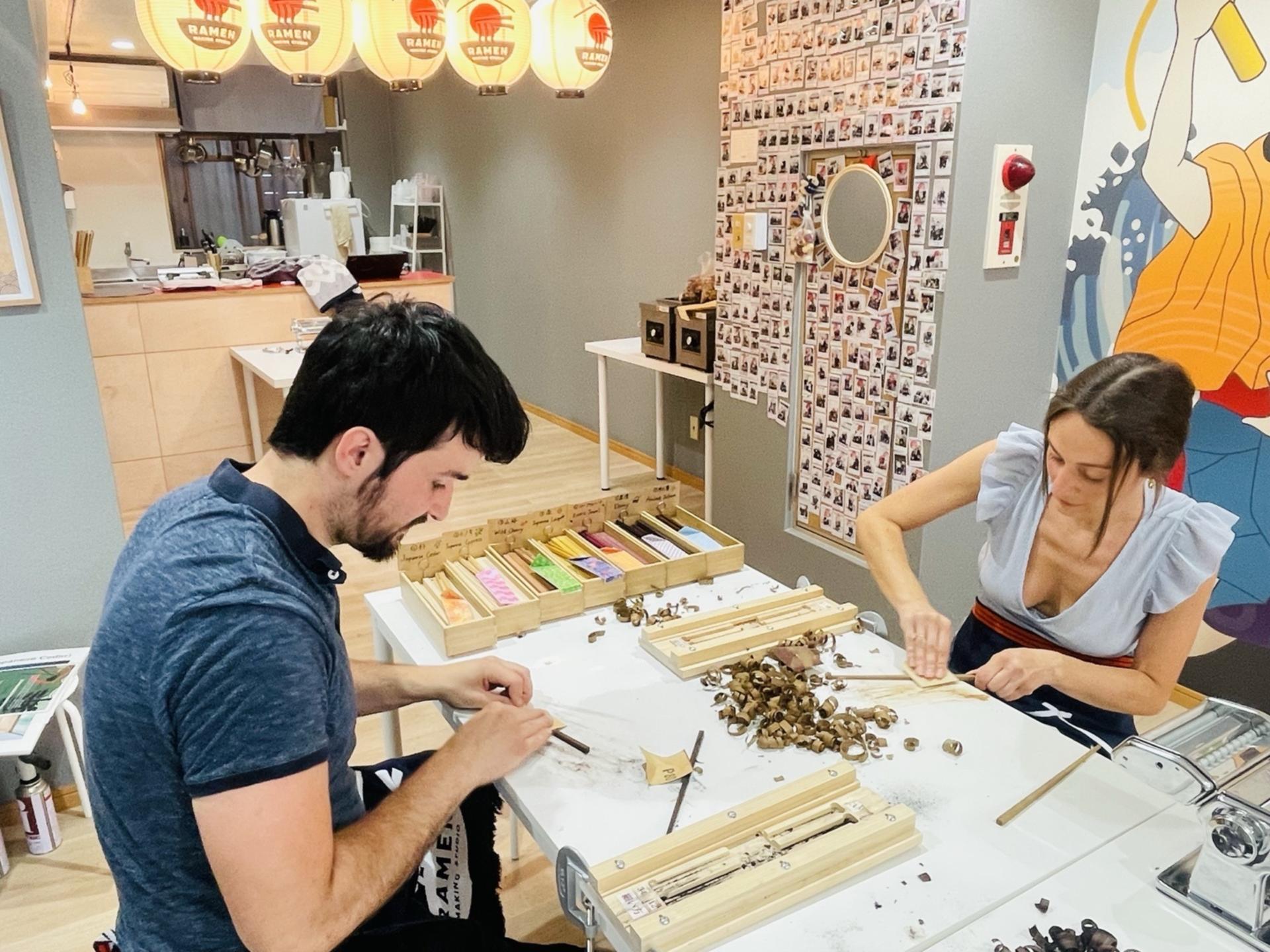 Chopstick making workshop with souvenirs in the Osaka Castle area - Thumbnail 6