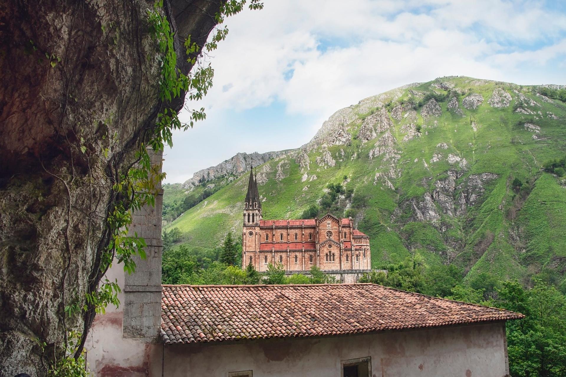 Gijón Lakes of Covadonga Full-Day Guided Tour - Thumbnail 2
