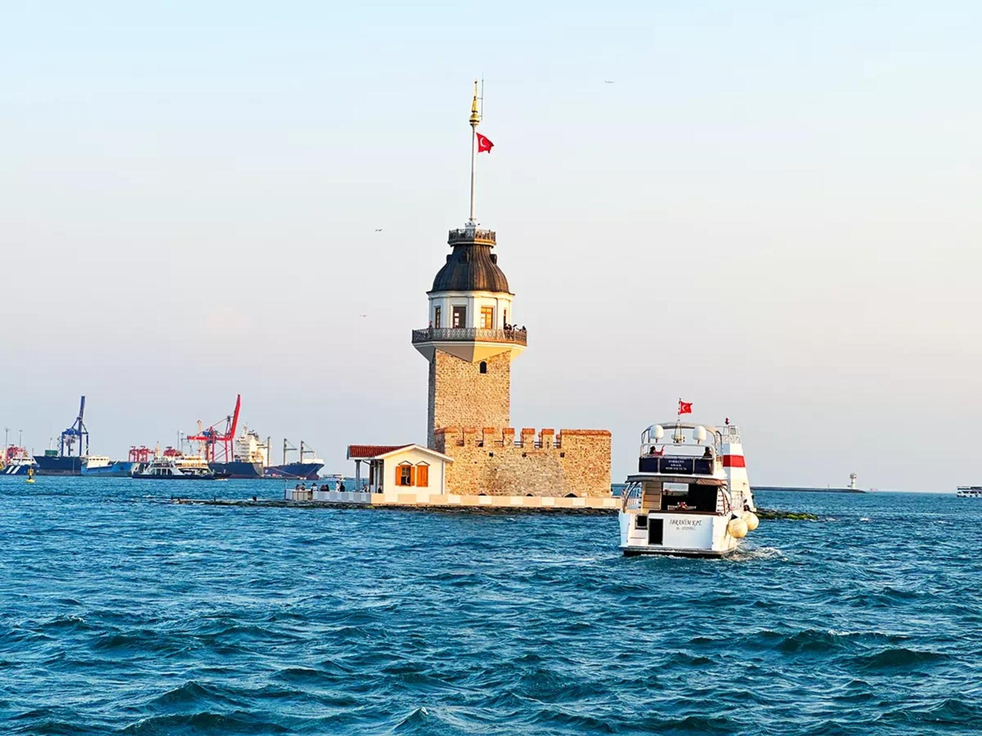 Bosphorus and Golden Horn Sunset Tour in Istanbul - Thumbnail 5