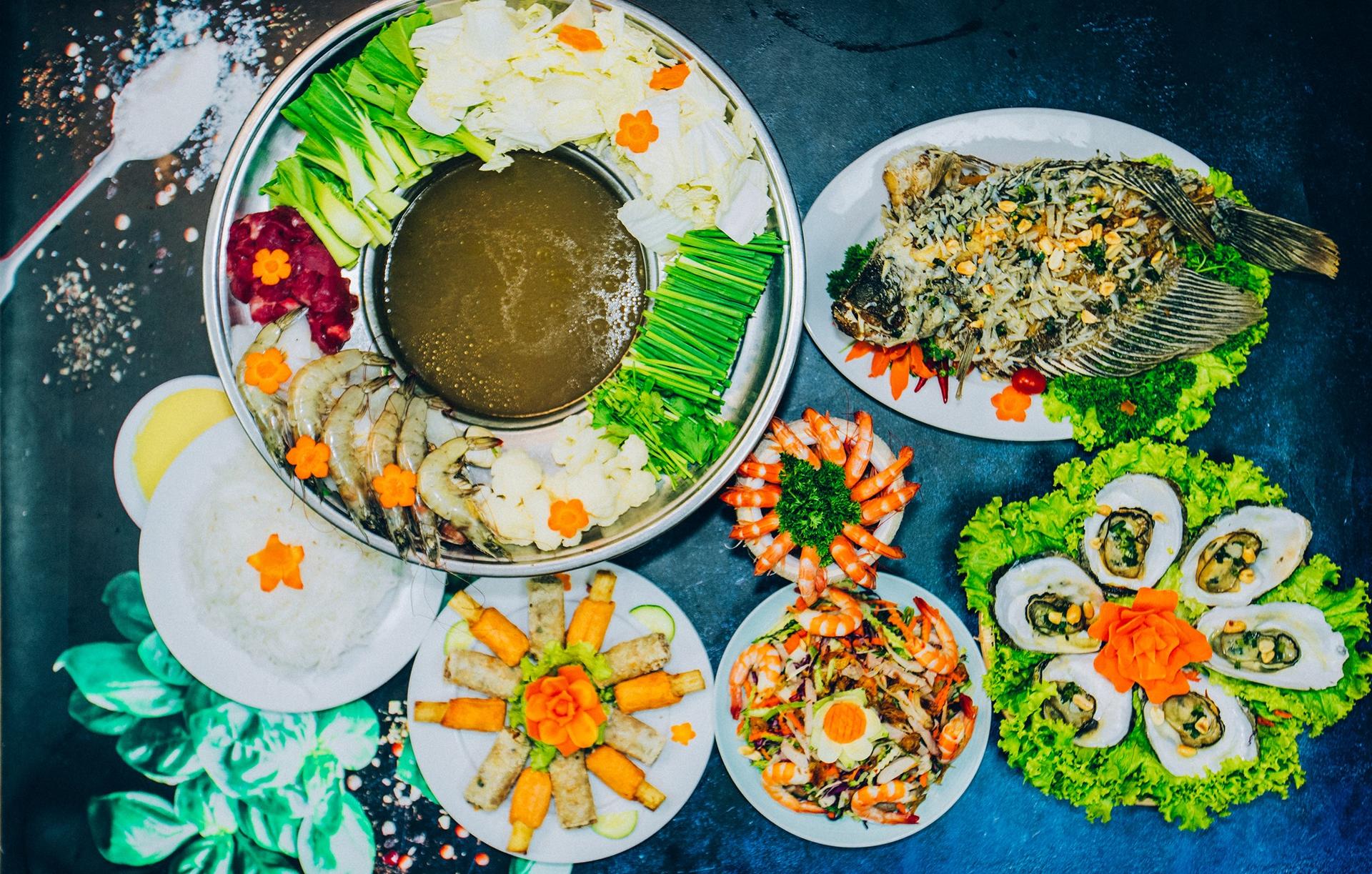 Indochina Queen Dinner Cruise on Saigon River - Thumbnail 5