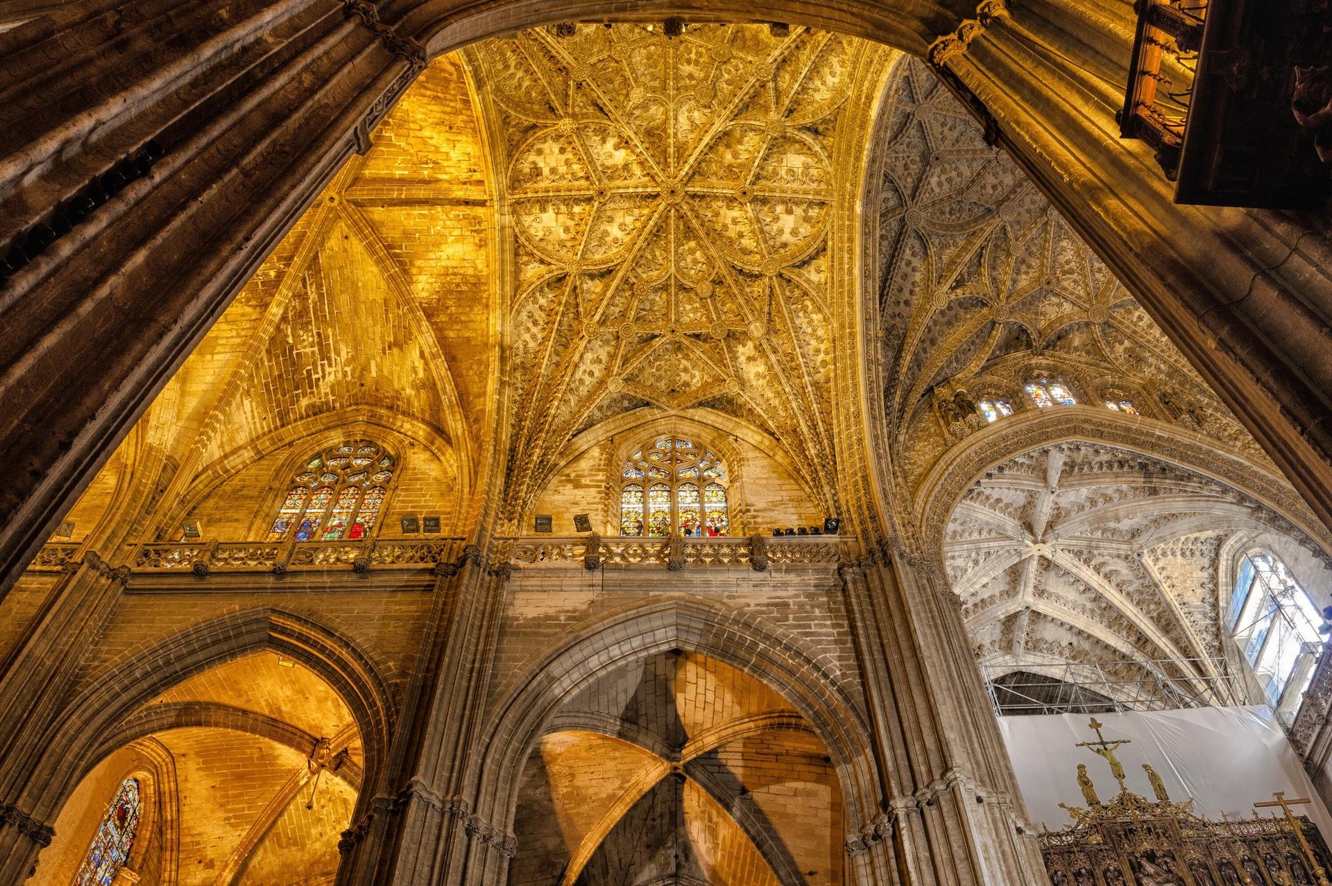 Alcazar, Cathedral of Seville and Giralda Day Tour - Thumbnail 3