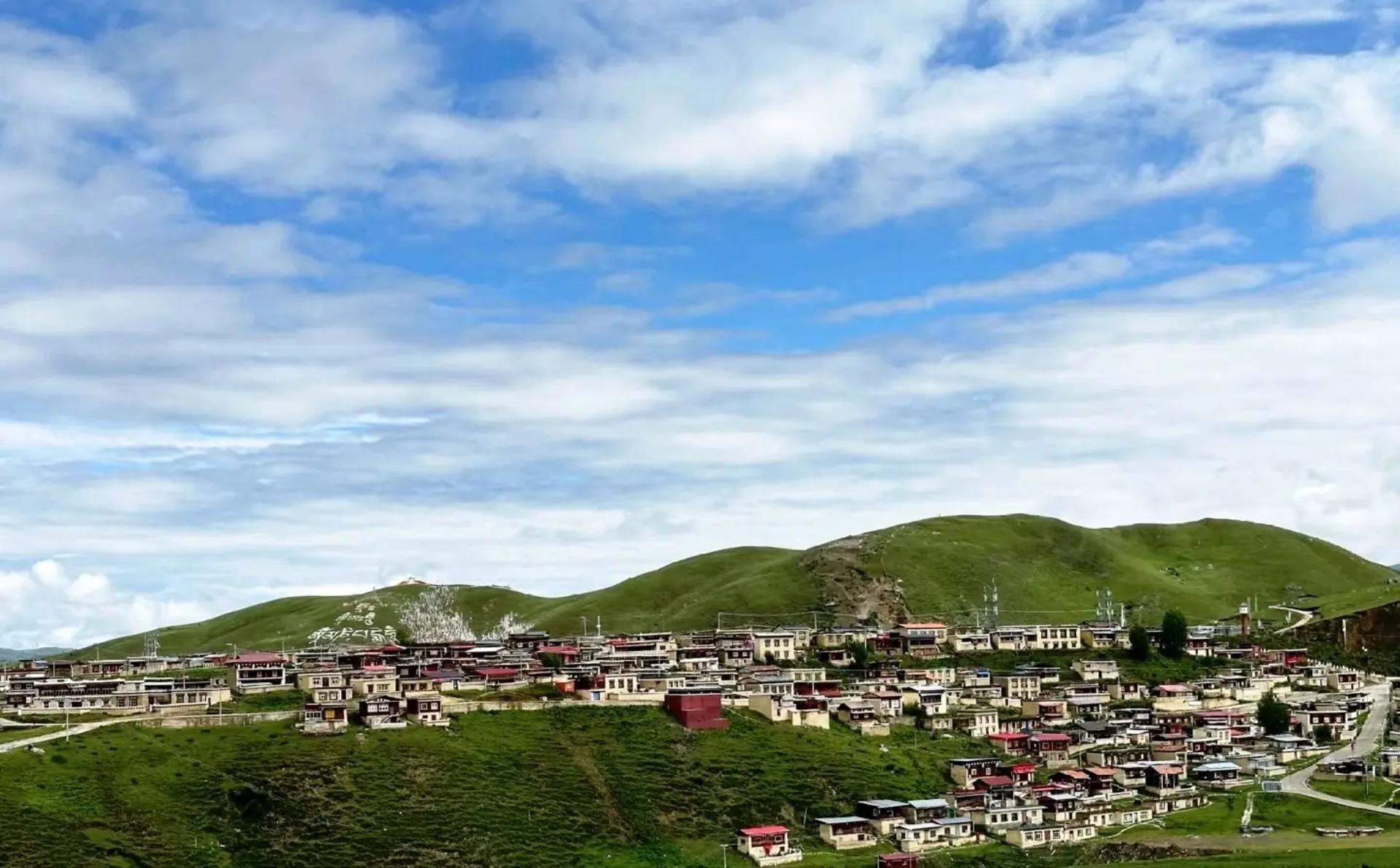 4-Day Tour to Lenggacuo Moon Lake in Gongga Secret Realm, Sichuan (Snow Mountain Photography + Nanny Car) - Thumbnail 12