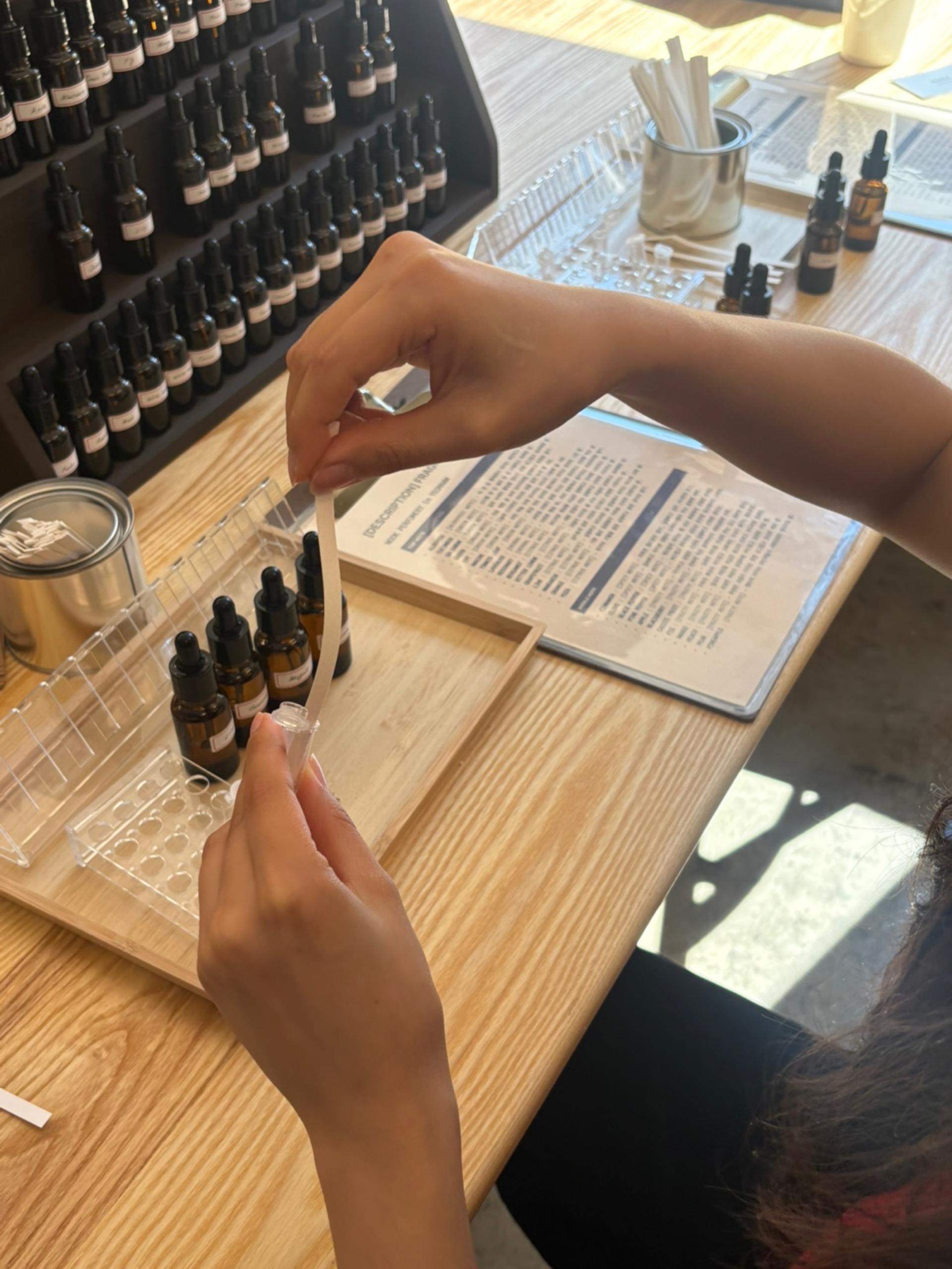 Seoul Hongdae Perfume Making Class - Create Your Signature Scent - Thumbnail 4