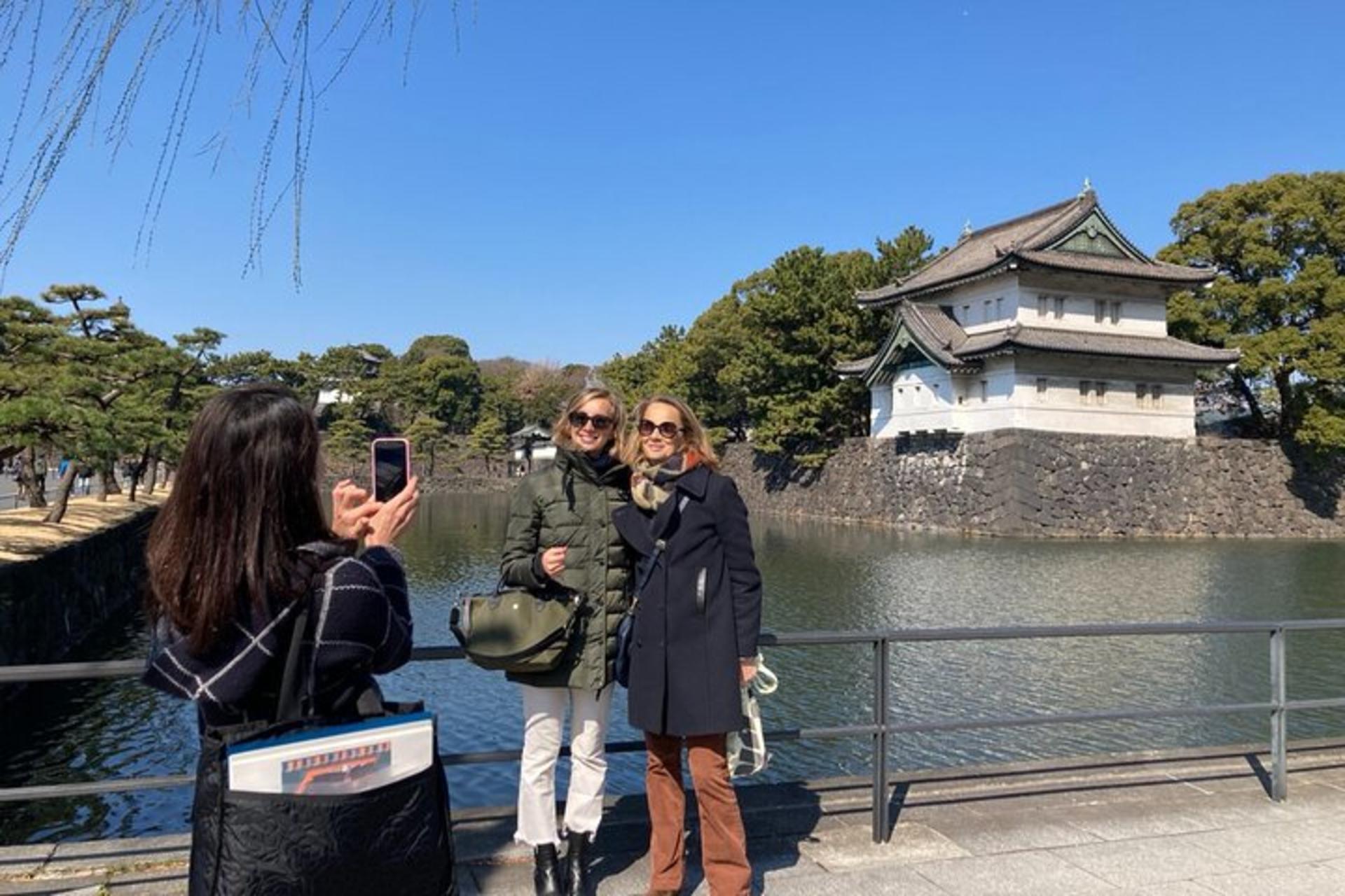  Tokyo Private Walking Tour of the Imperial Palace East Gardens - Thumbnail 2