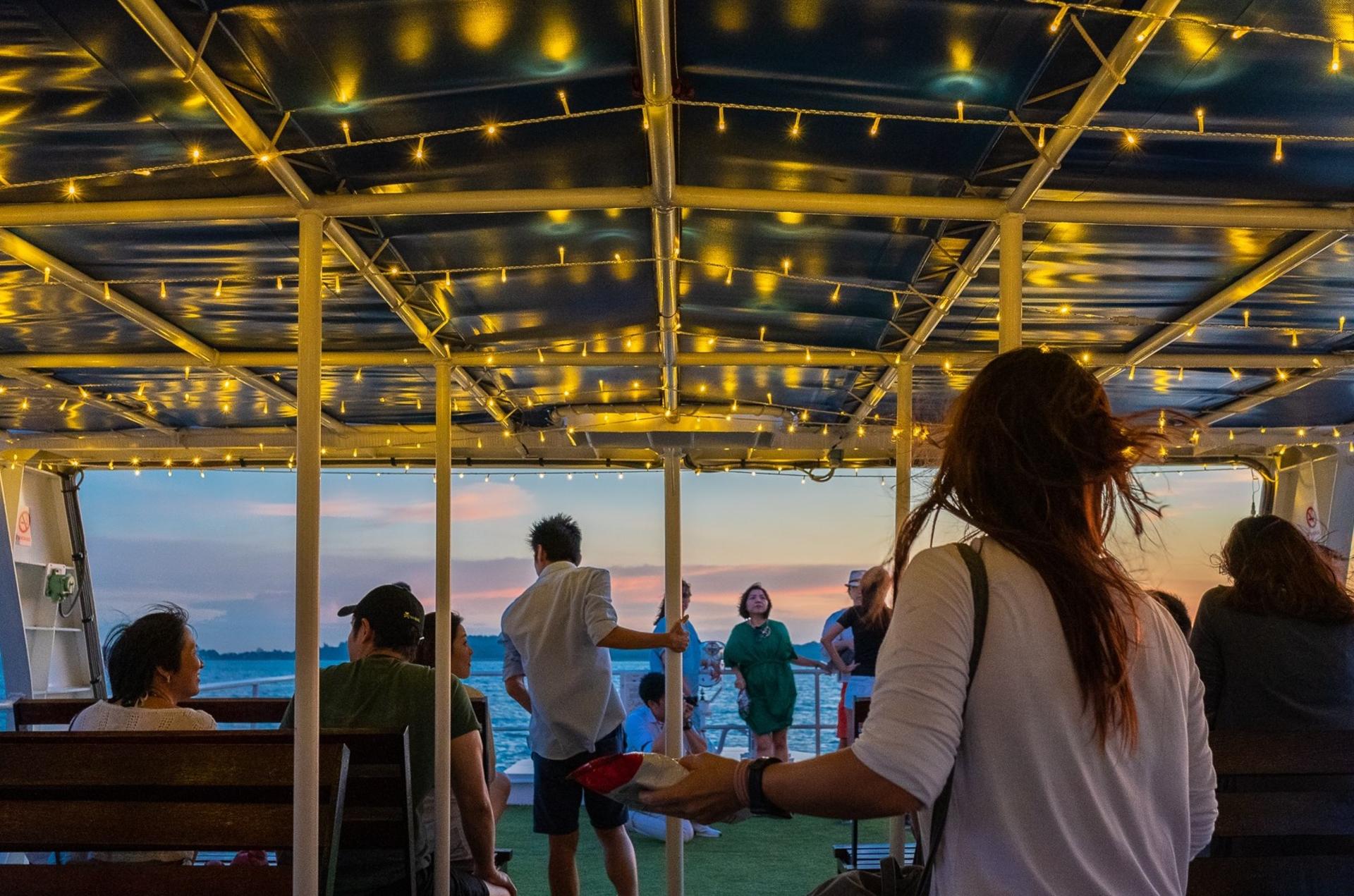 Southern Straits Sunset Dinner Cruise Singapore - Thumbnail 4