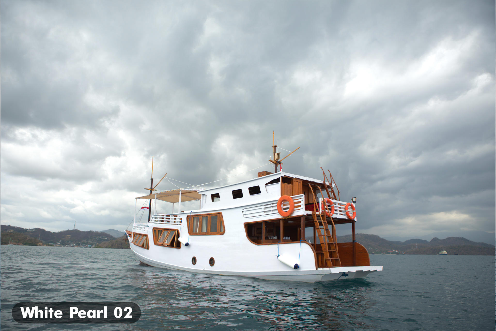 [Deluxe Phinisi] White Pearl 02 Phinisi Liveaboard from Labuan Bajo - Thumbnail 6