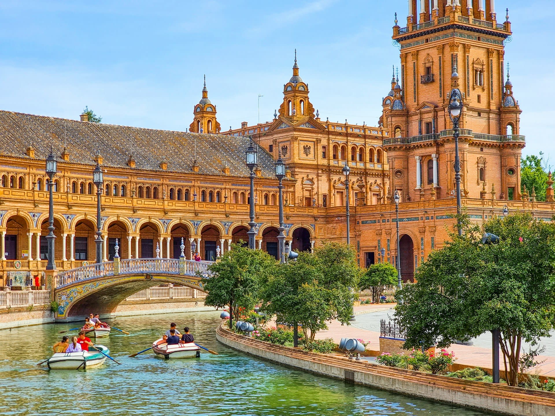Discover Seville: City Highlights Walking Tour