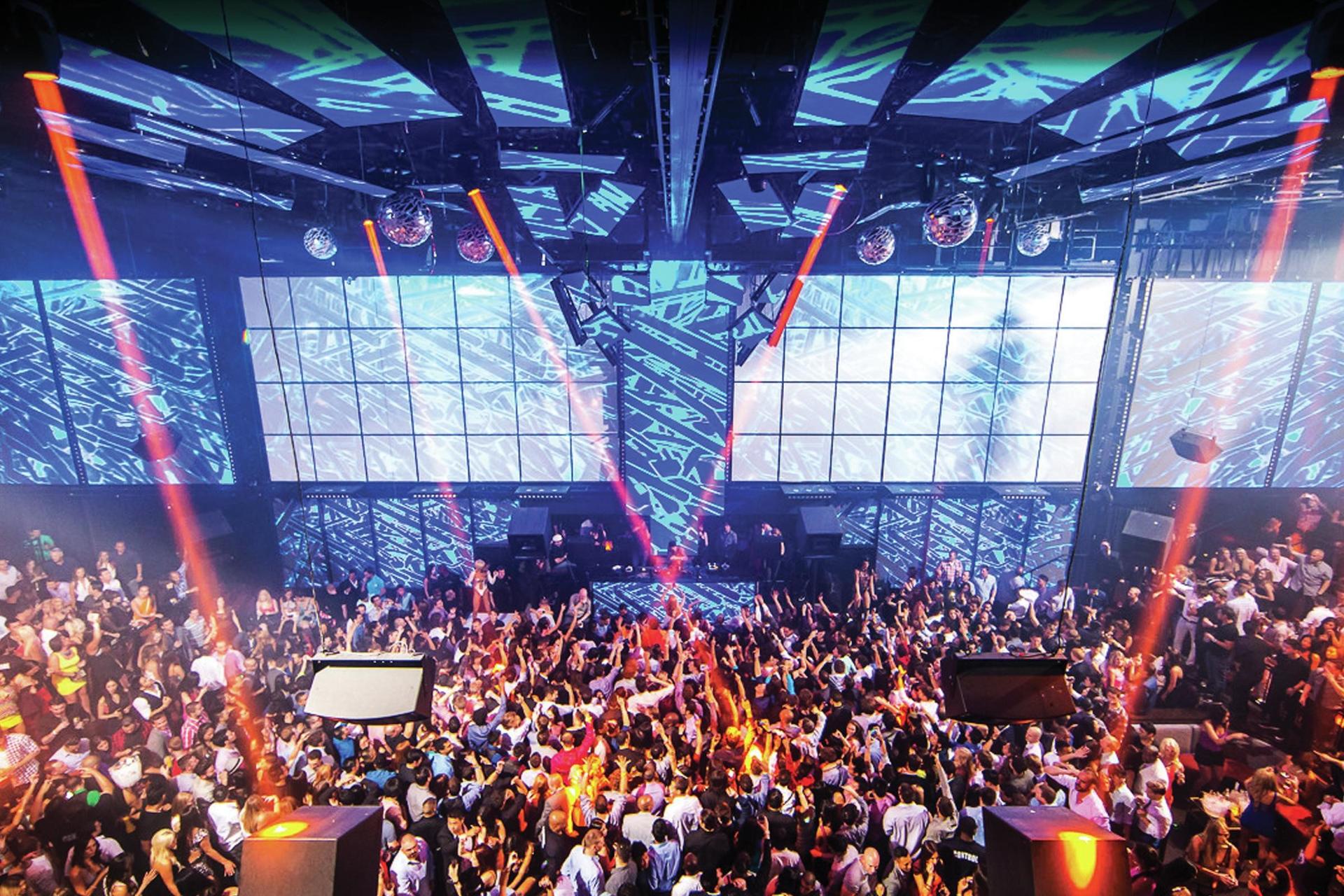 Nightclub Crawl by Party Bus with Free Drinks in Las Vegas - Image 1