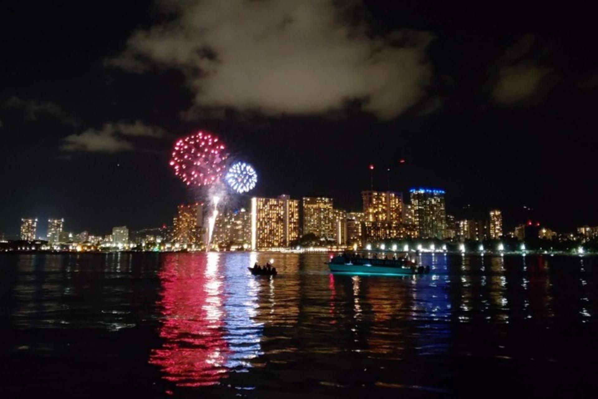 Fireworks Cruise in Oahu  - Thumbnail 4