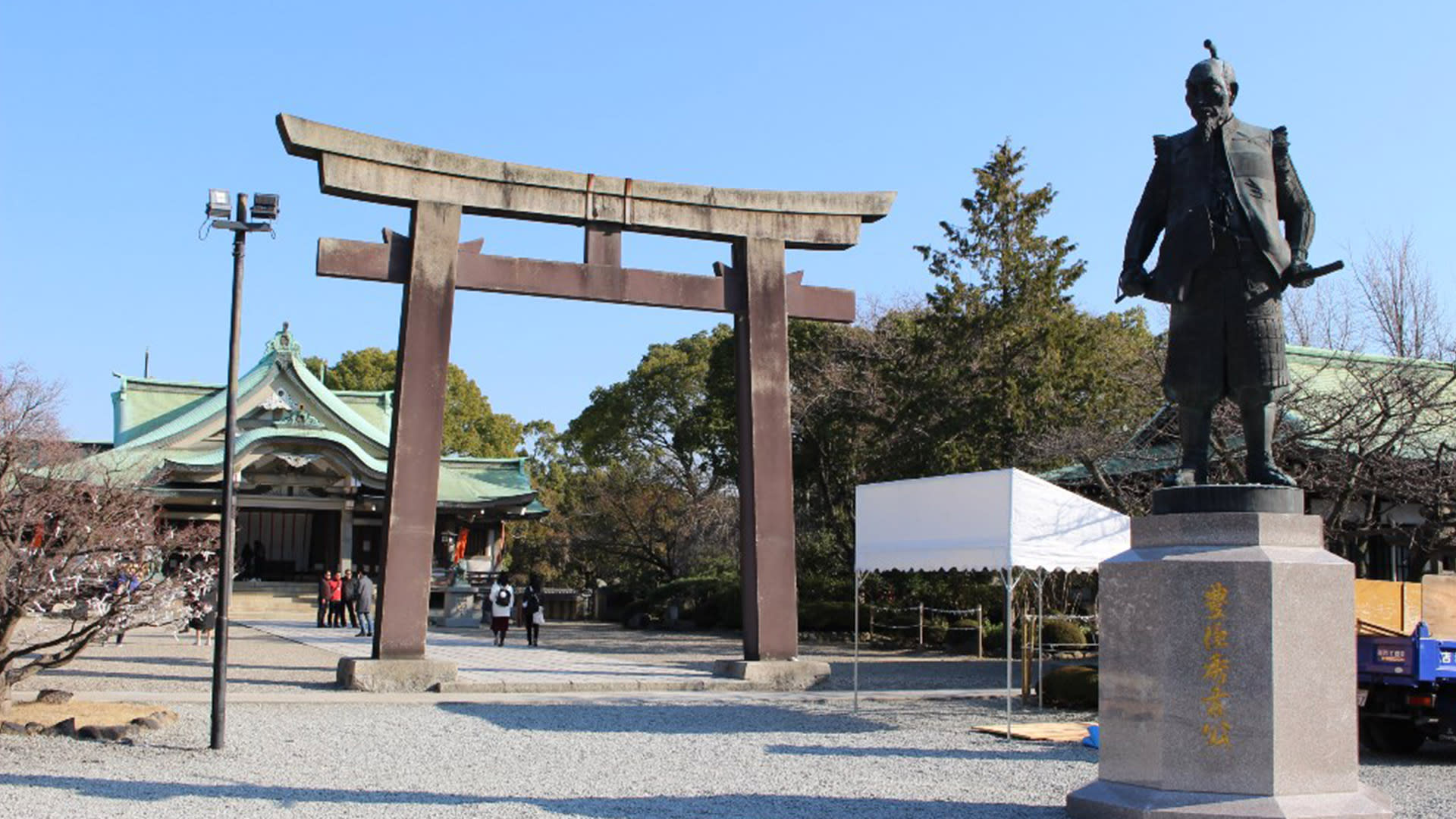 Osaka: Castle Tower Admission / Guided Walking Tour - Thumbnail 8