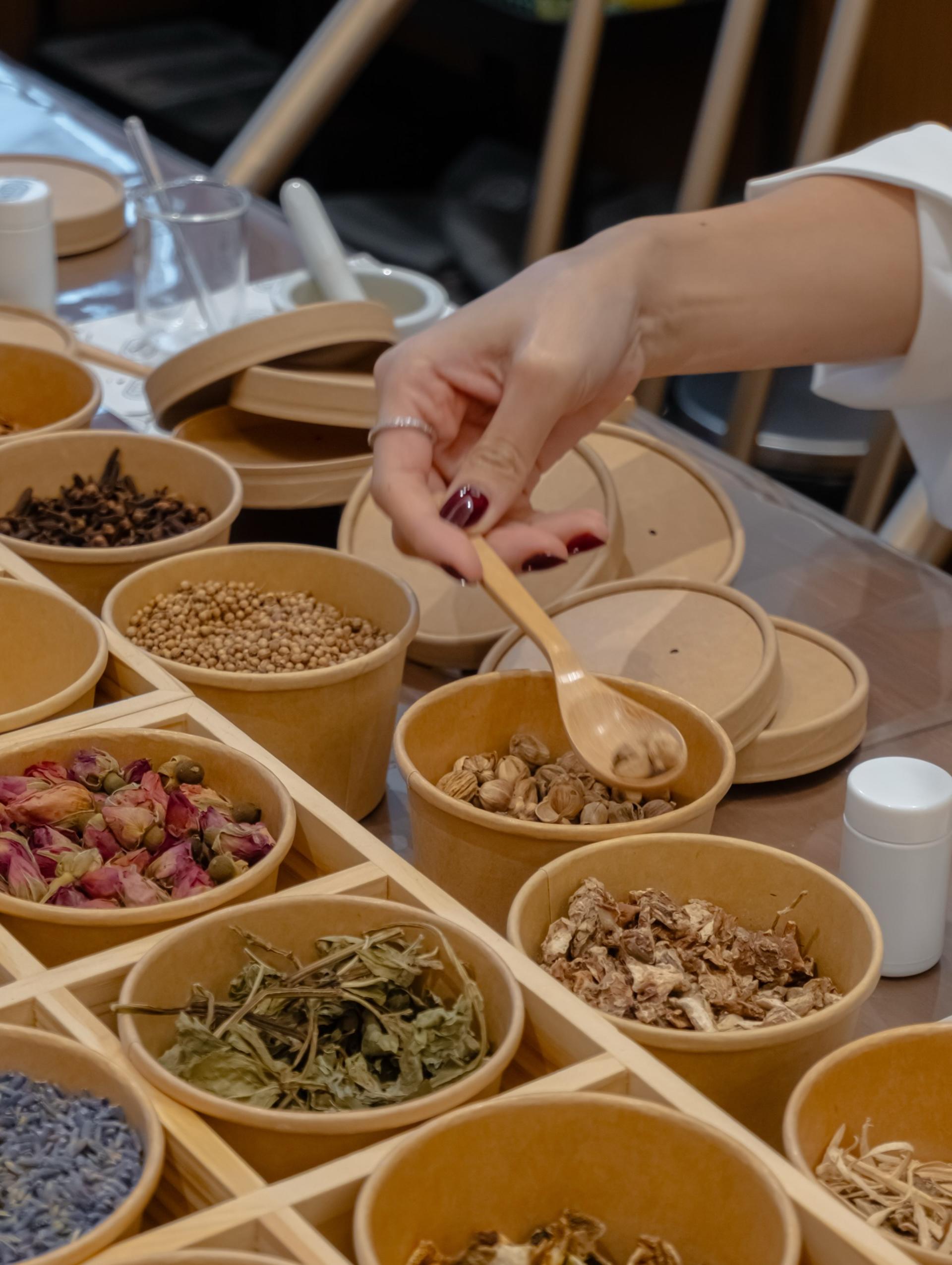 Homprung by Baihor Herbal Workshop Experiences in Bangkok - Thumbnail 2