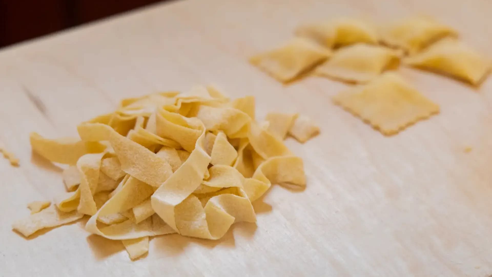 Fettuccine, Ravioli and Tiramisu Making Experience in Rome - Thumbnail 3