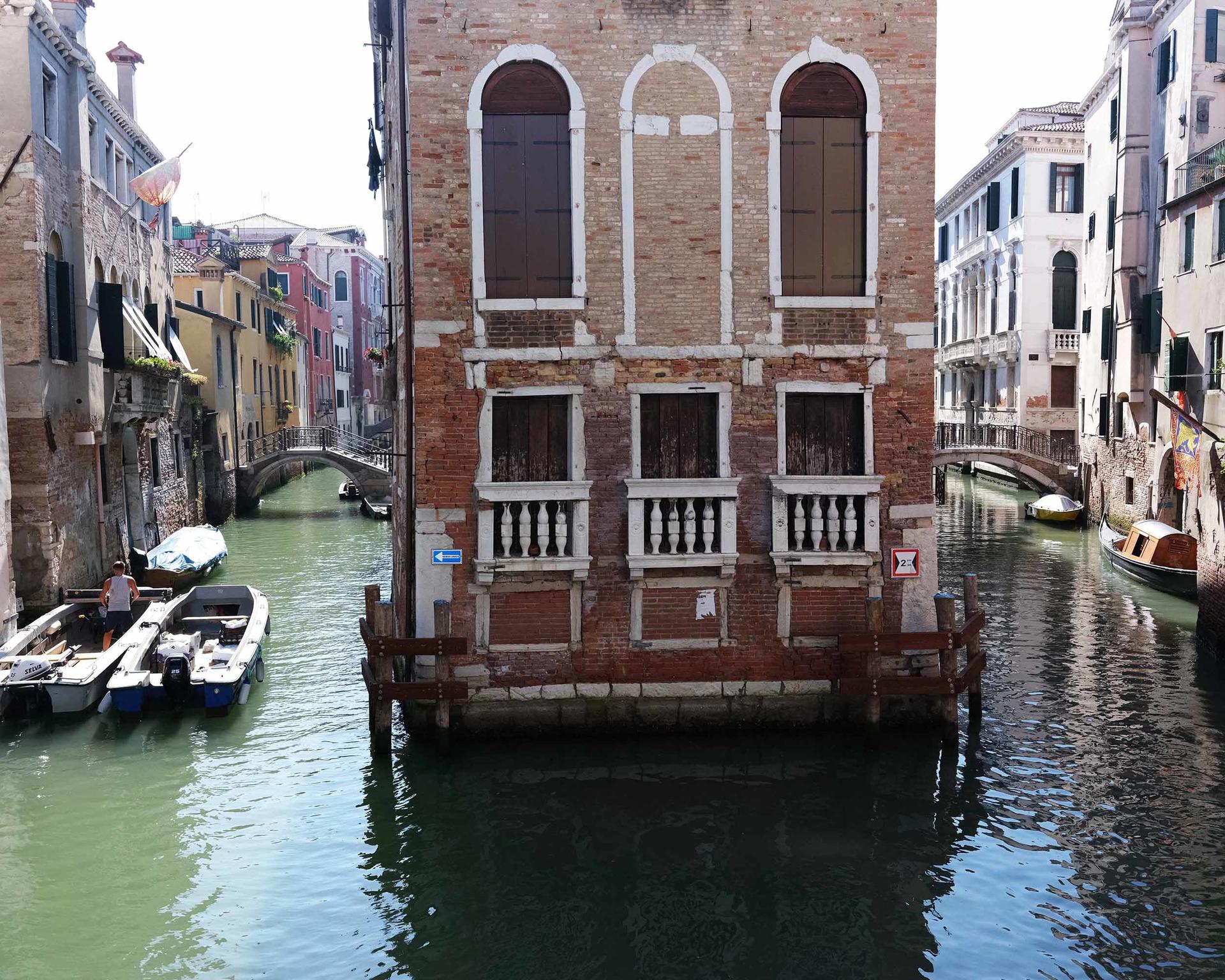 Grand Canal Gondola Ride and Walking Tour in Venice - Thumbnail 11