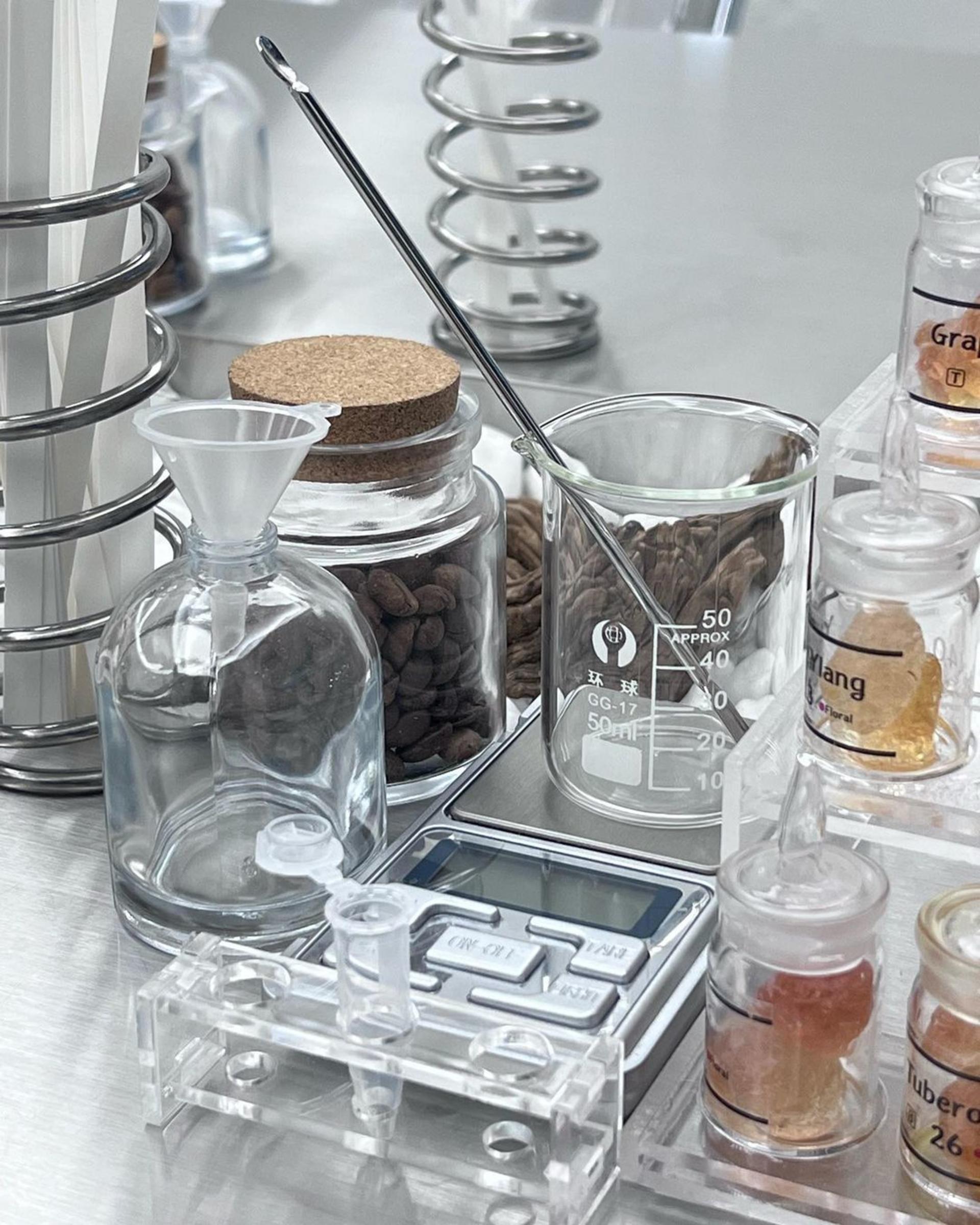 Greedy Scent Yeonnam: Custom Perfume Making Class in Hongdae - Thumbnail 7
