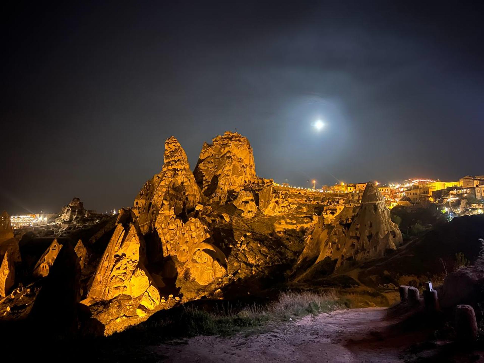 Nevşehir Göreme Sunset & Night Tour with Dinner - Image 1