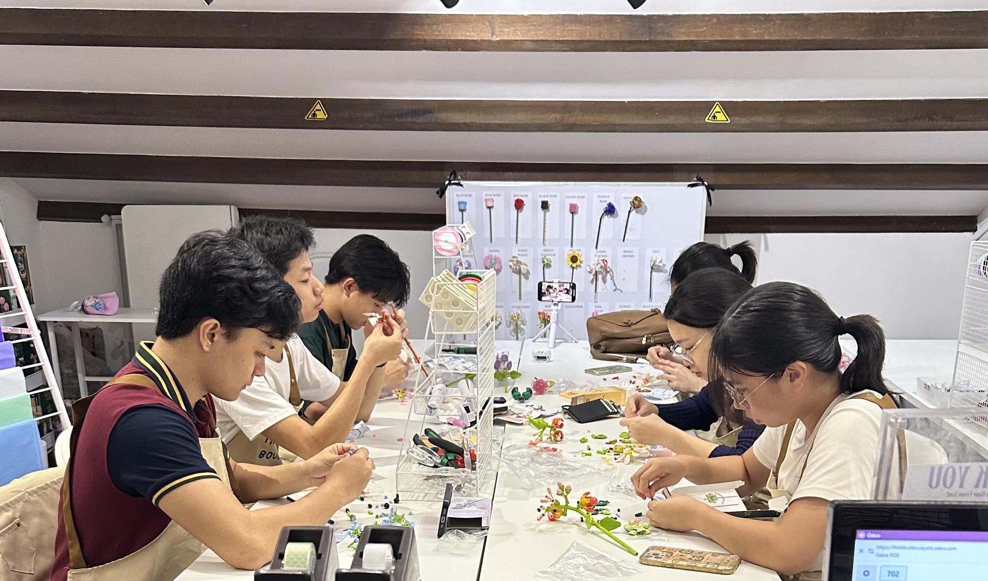 Traditional Matcha & Brick Flowers Art Workshop - Thumbnail 2