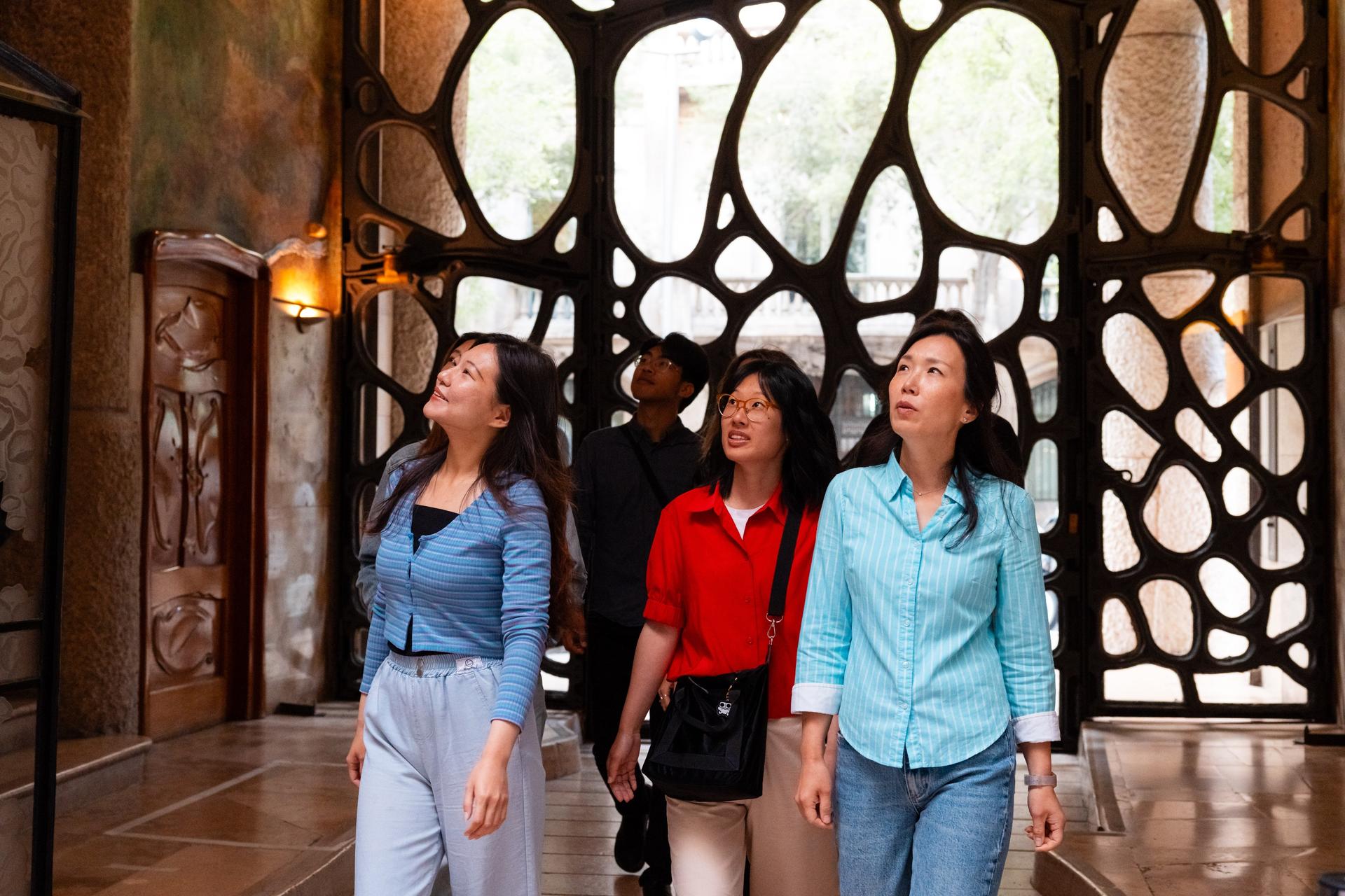 Gaudi Houses & Sagrada Familia Barcelona Full Day Walking Tour - Thumbnail 13