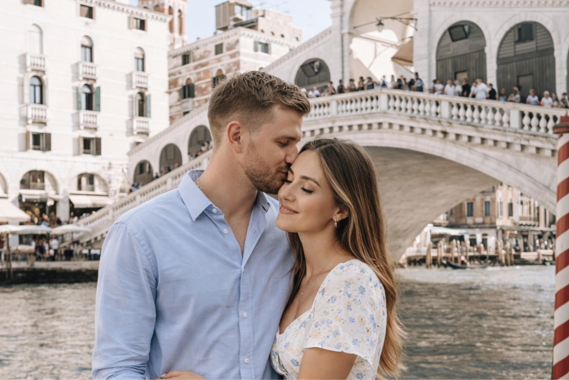 A Romantic Photoshoot in the Heart of Venice - Image 1