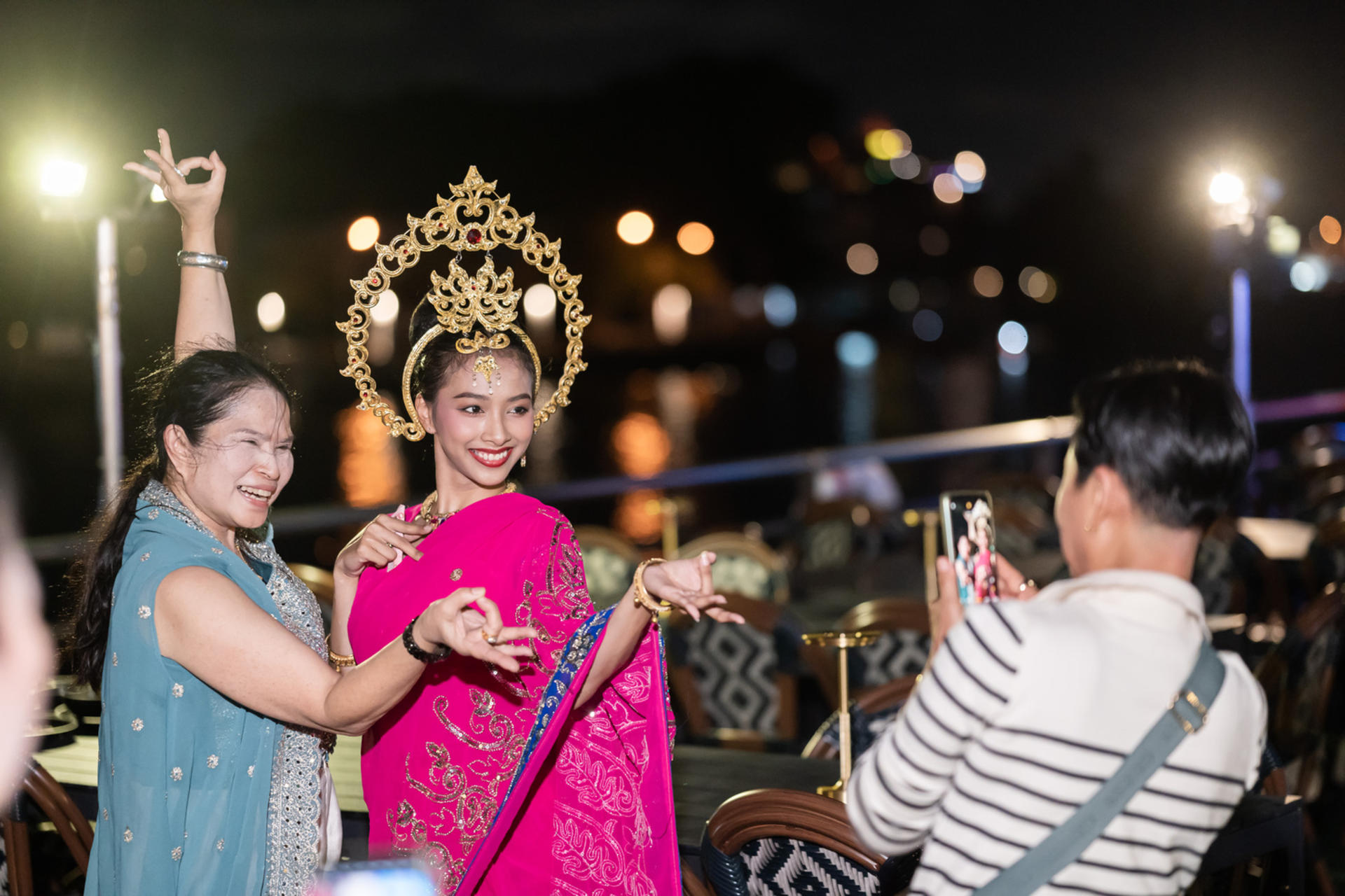 Riverside Faraya Cruise in Bangkok (Halal) - Thumbnail 9