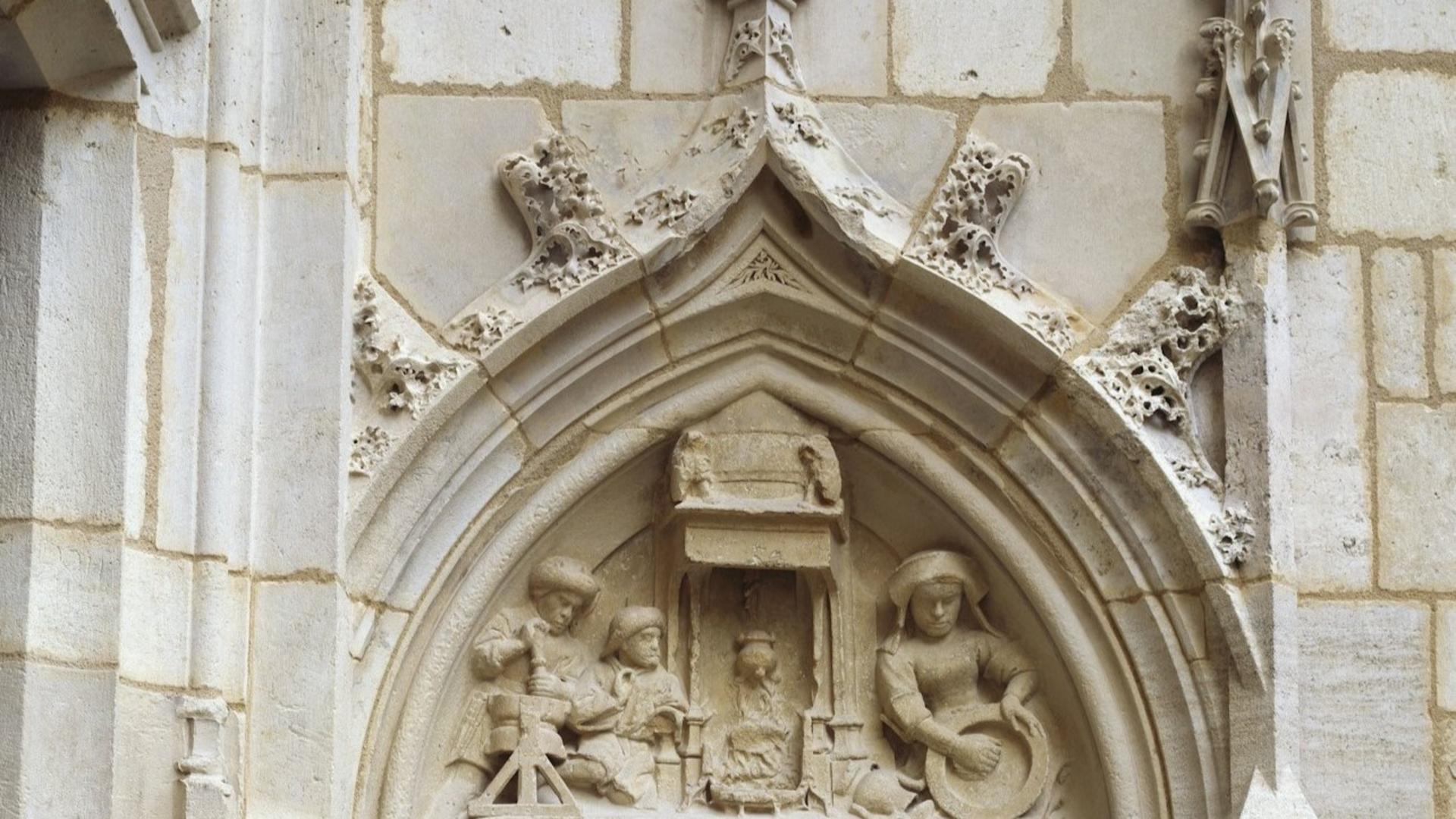 Palais Jacques Coeur ticket in Bourges - Thumbnail 4
