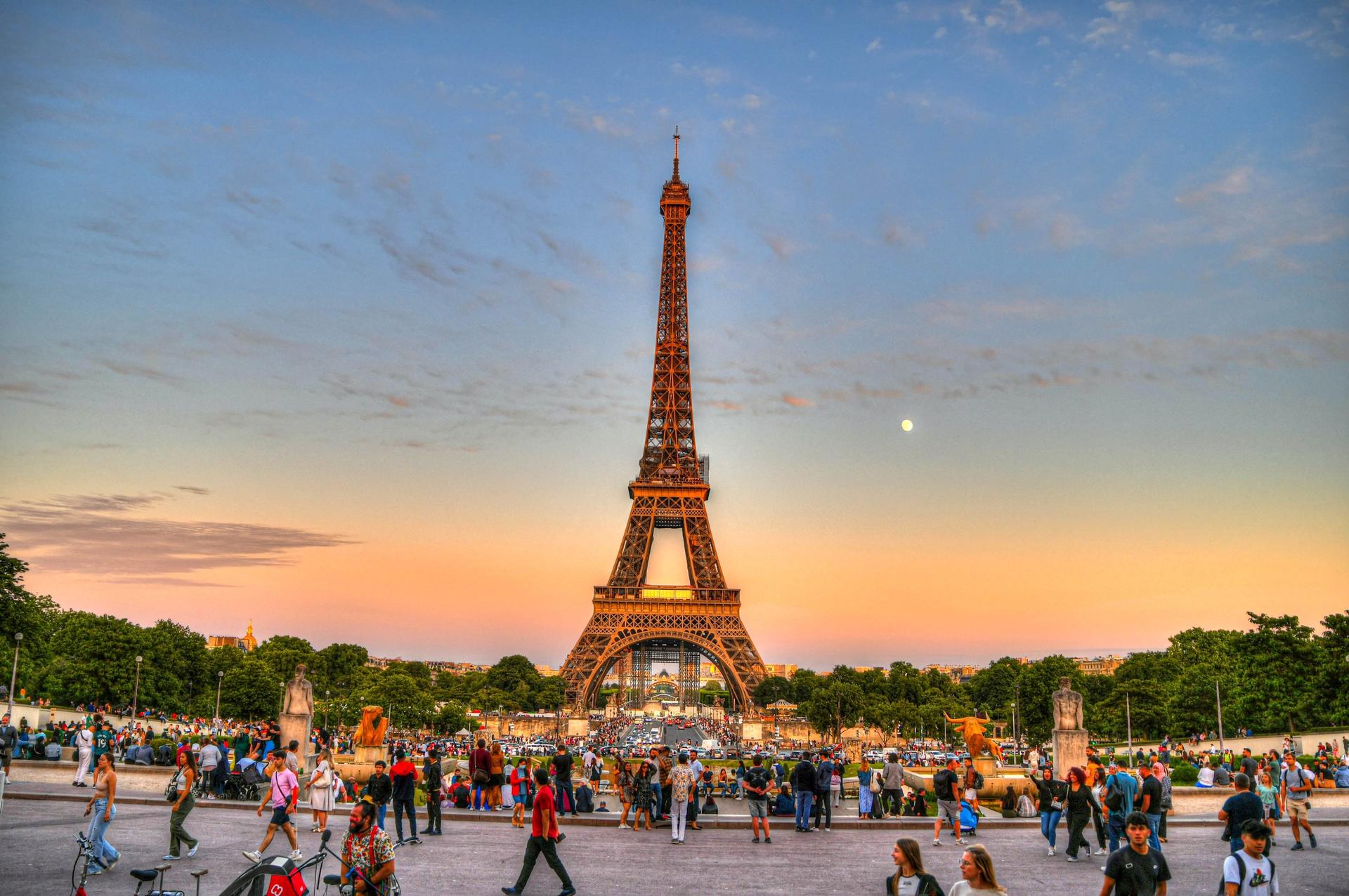 Eiffel Tower Tour with Optional Seine River Sightseeing Cruise - Image 1