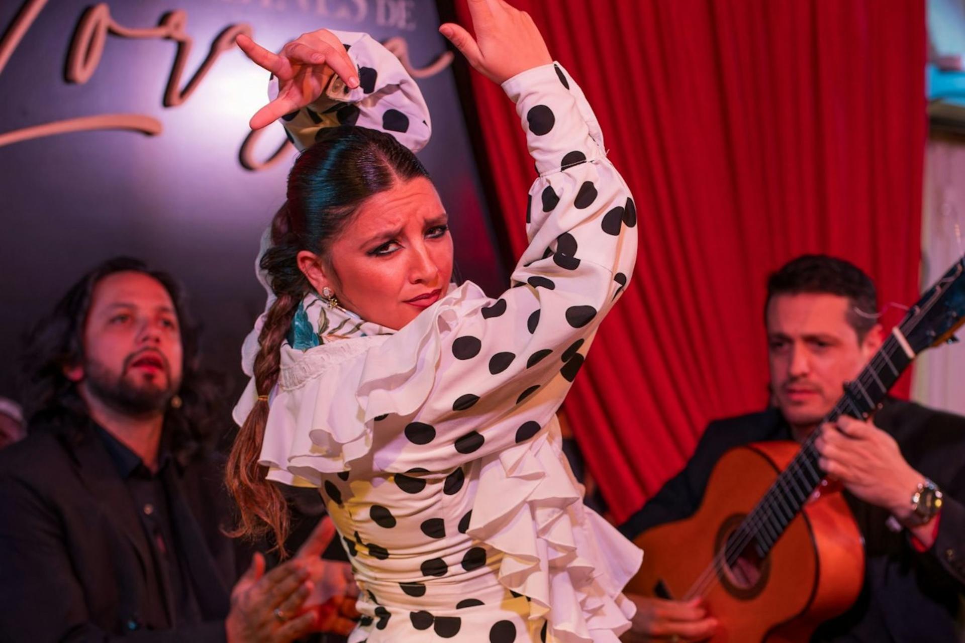 Flamenco show at Jardines de Zoraya in Granada - Thumbnail 4