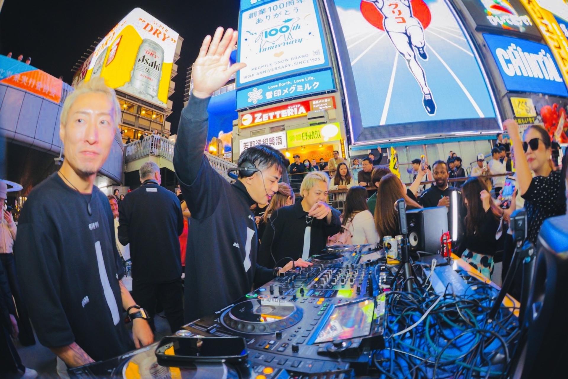 Osaka Dotonbori: TONBORIRAVE Cruise & DJ Ticket - For International Tourists (with free admission to PICCADILLY NIGHTCLUB) - Thumbnail 9