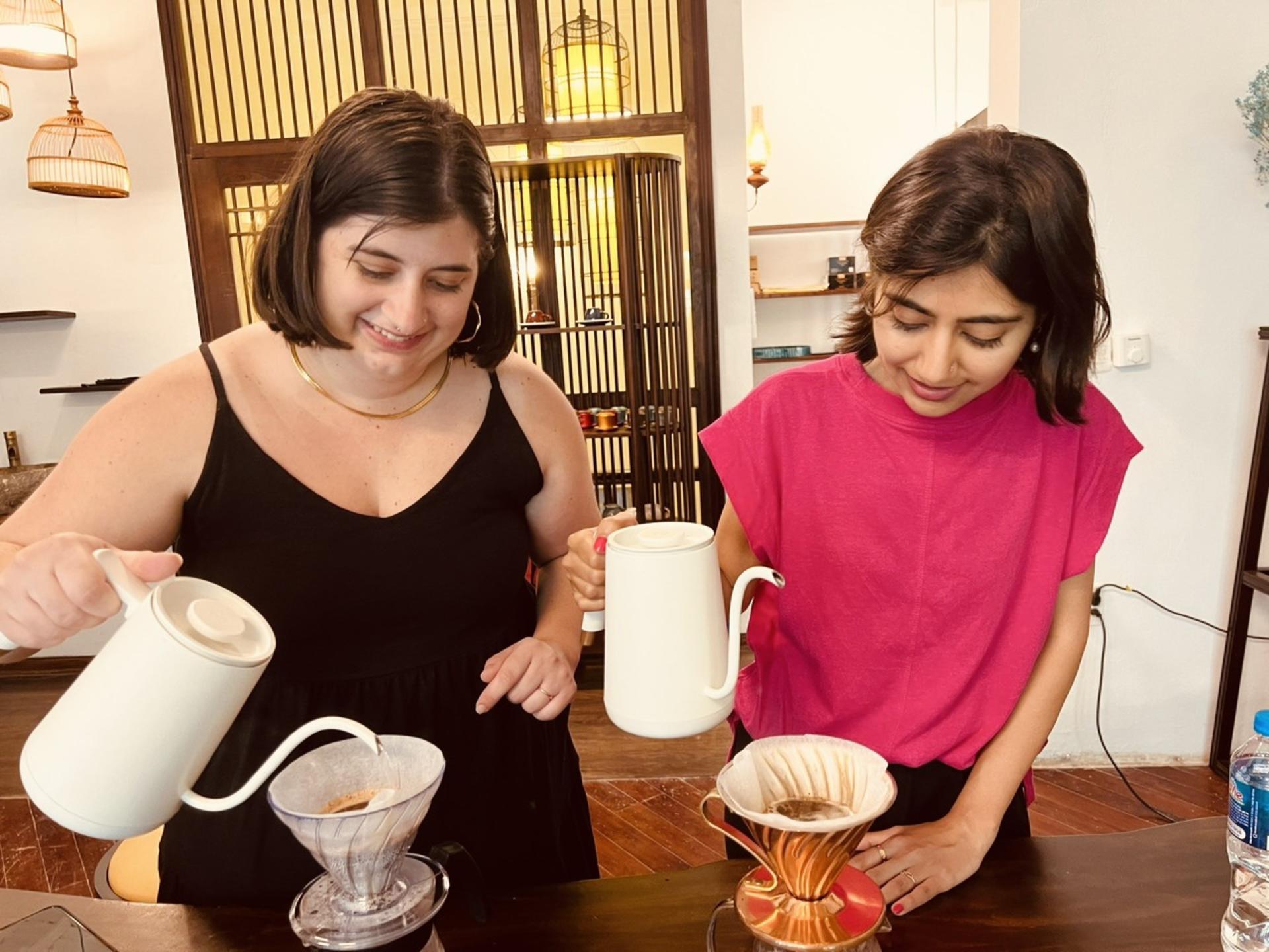 Vietnamese Coffee Workshop by Rose Kitchen in Ha Noi - Thumbnail 13