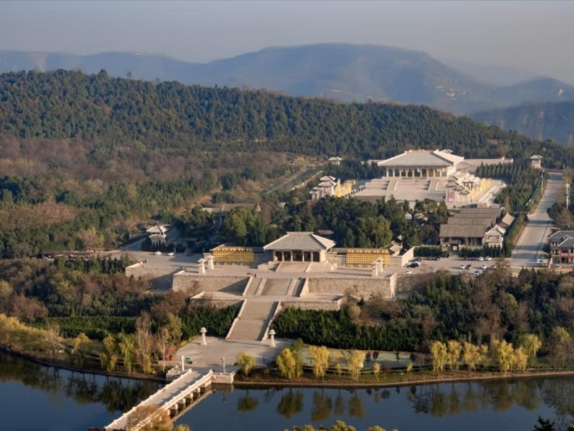 Xi'an Terracotta Warriors + Mausoleum of the Yellow Emperor + Hukou Waterfall 5-Day Essence Tour - Thumbnail 10