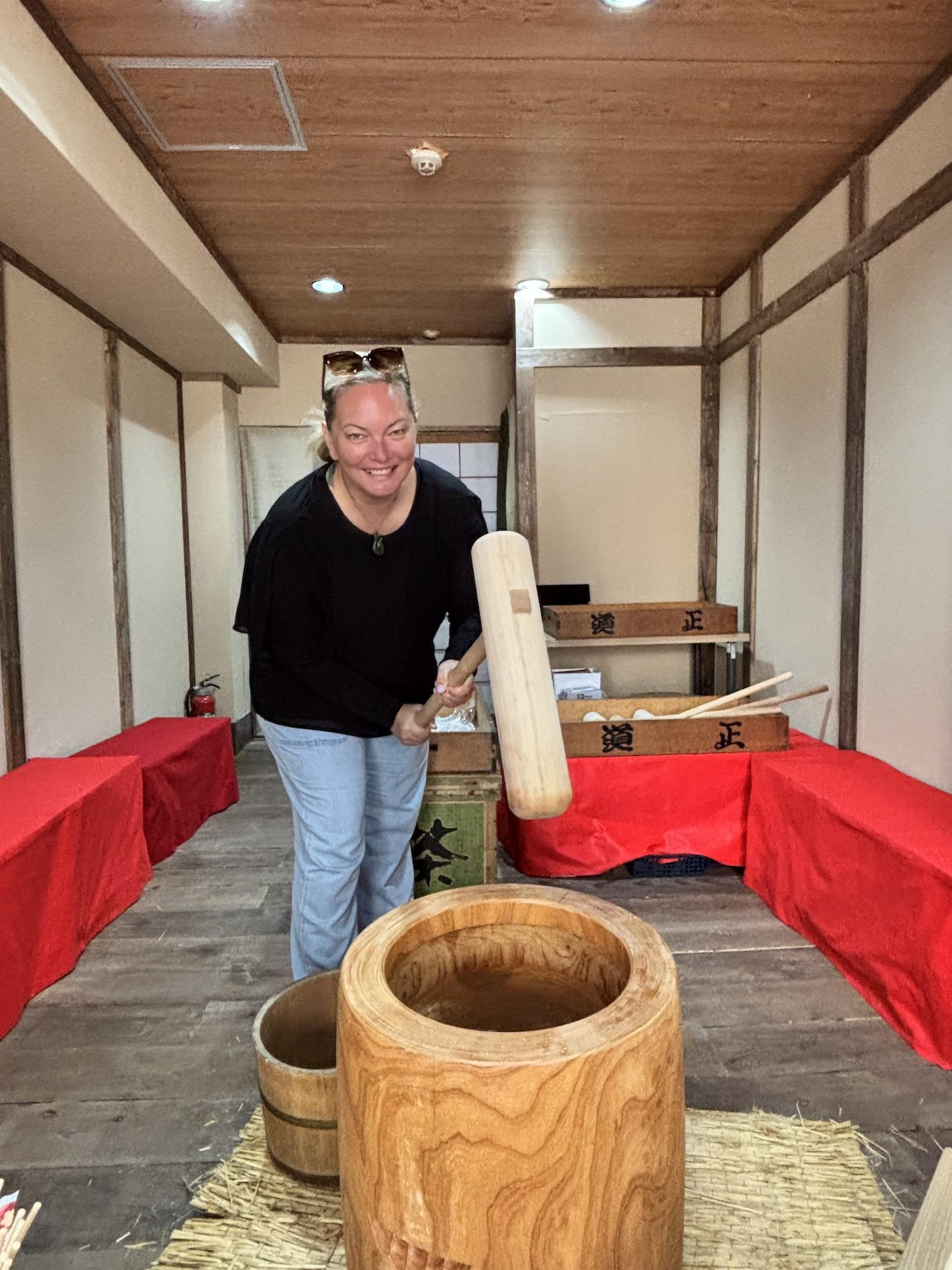 Traditional Mochi Pounding Experience with Tasting - Thumbnail 8