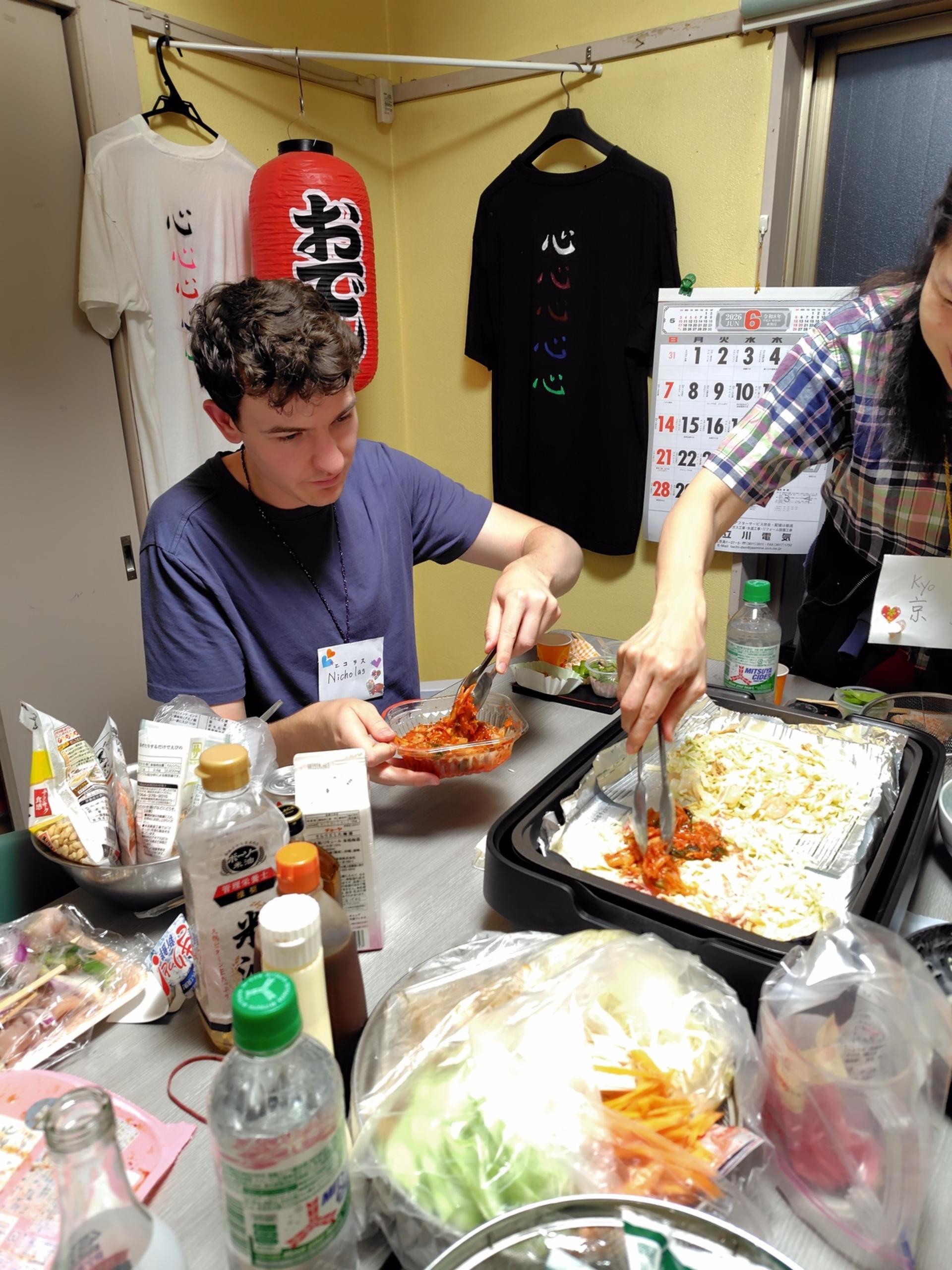 [Tokyo EdoHakuyo]: Kanji T-Shirt Painting & Okonomiyaki Making - Thumbnail 36
