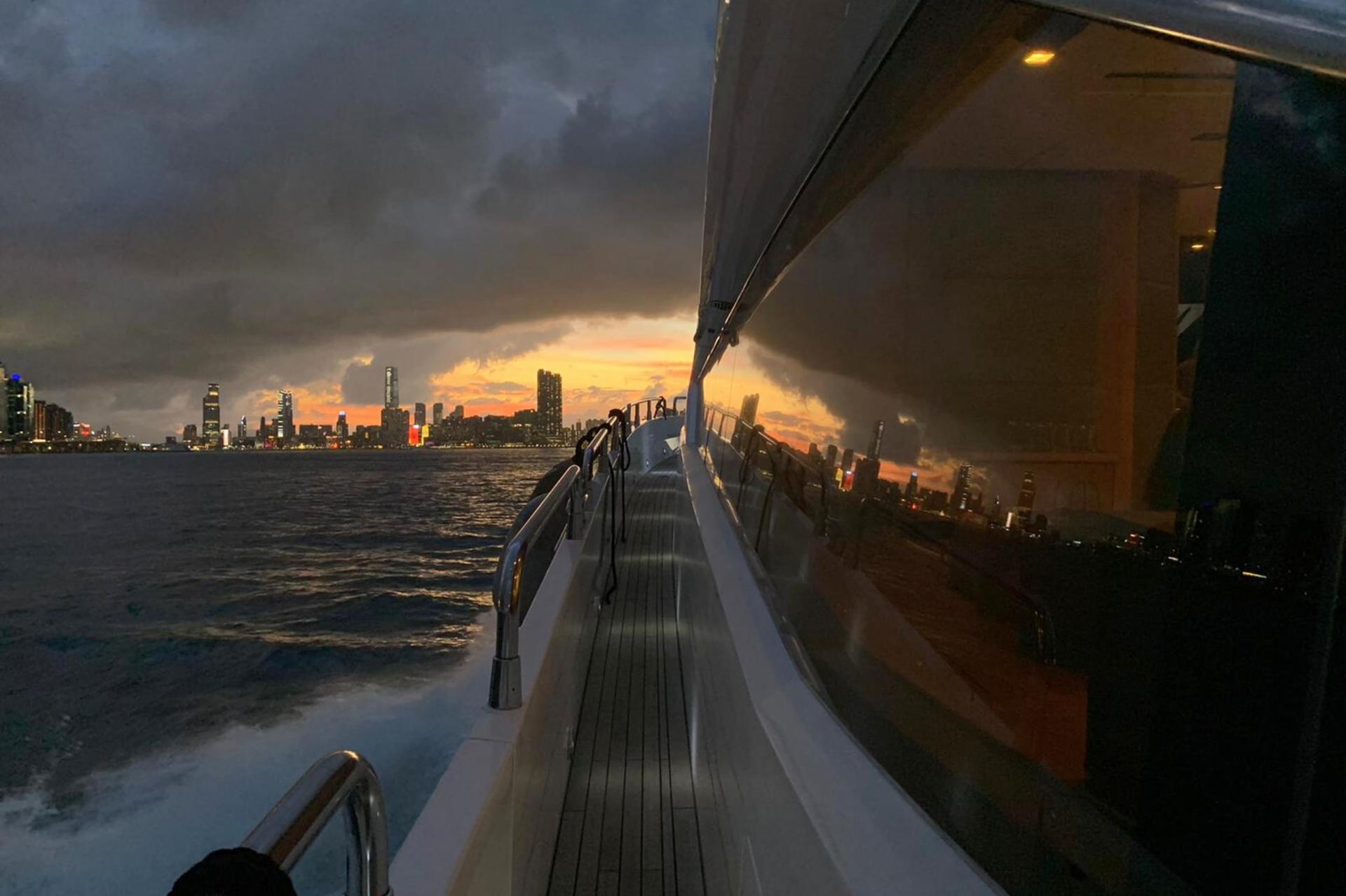 Victoria Harbour Night Cruise Fantasy Star Chaser (Includes Unlimited Snacks and Drinks + Photography) - Thumbnail 7
