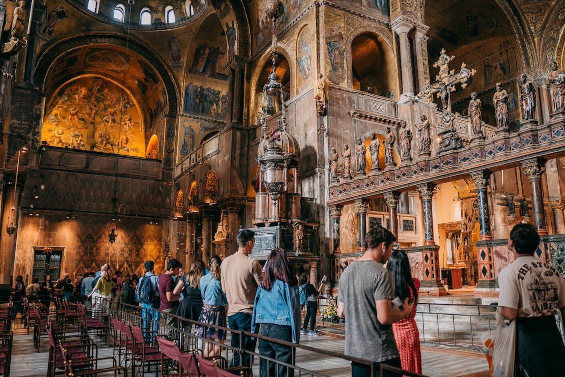 Saint Mark's Basilica tour in Venice - Thumbnail 8