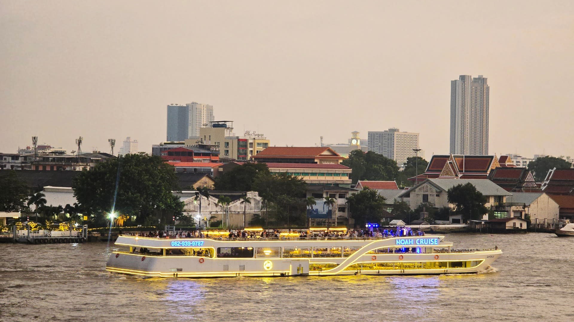 Noah Dinner Cruise in Bangkok - Thumbnail 4