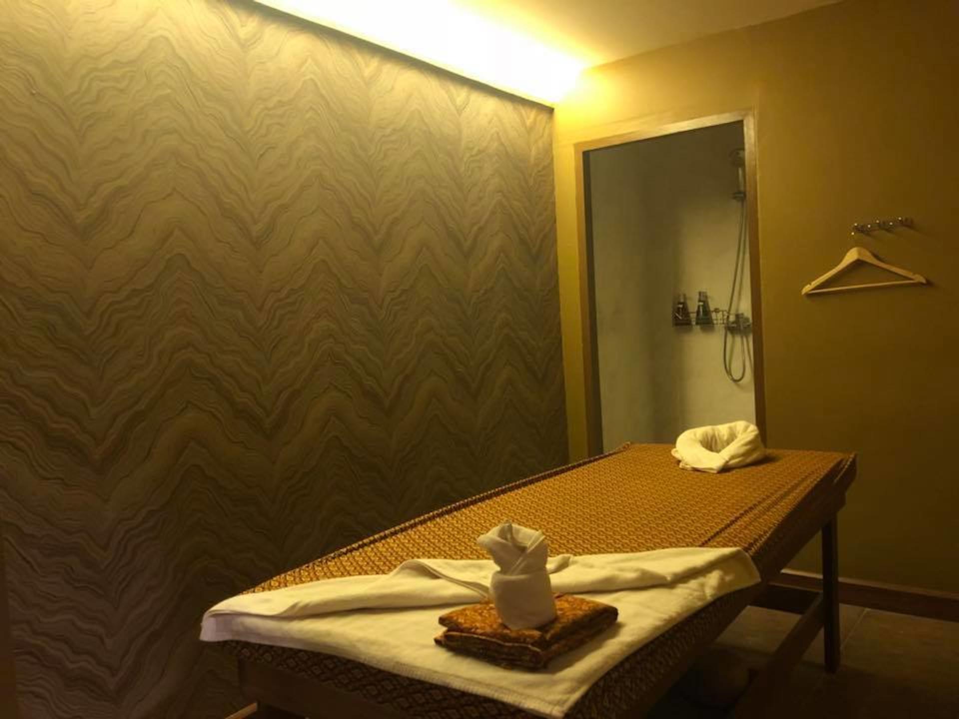Lek Massage and Spa at BTS Asok station Experience in Bangkok - Thumbnail 4