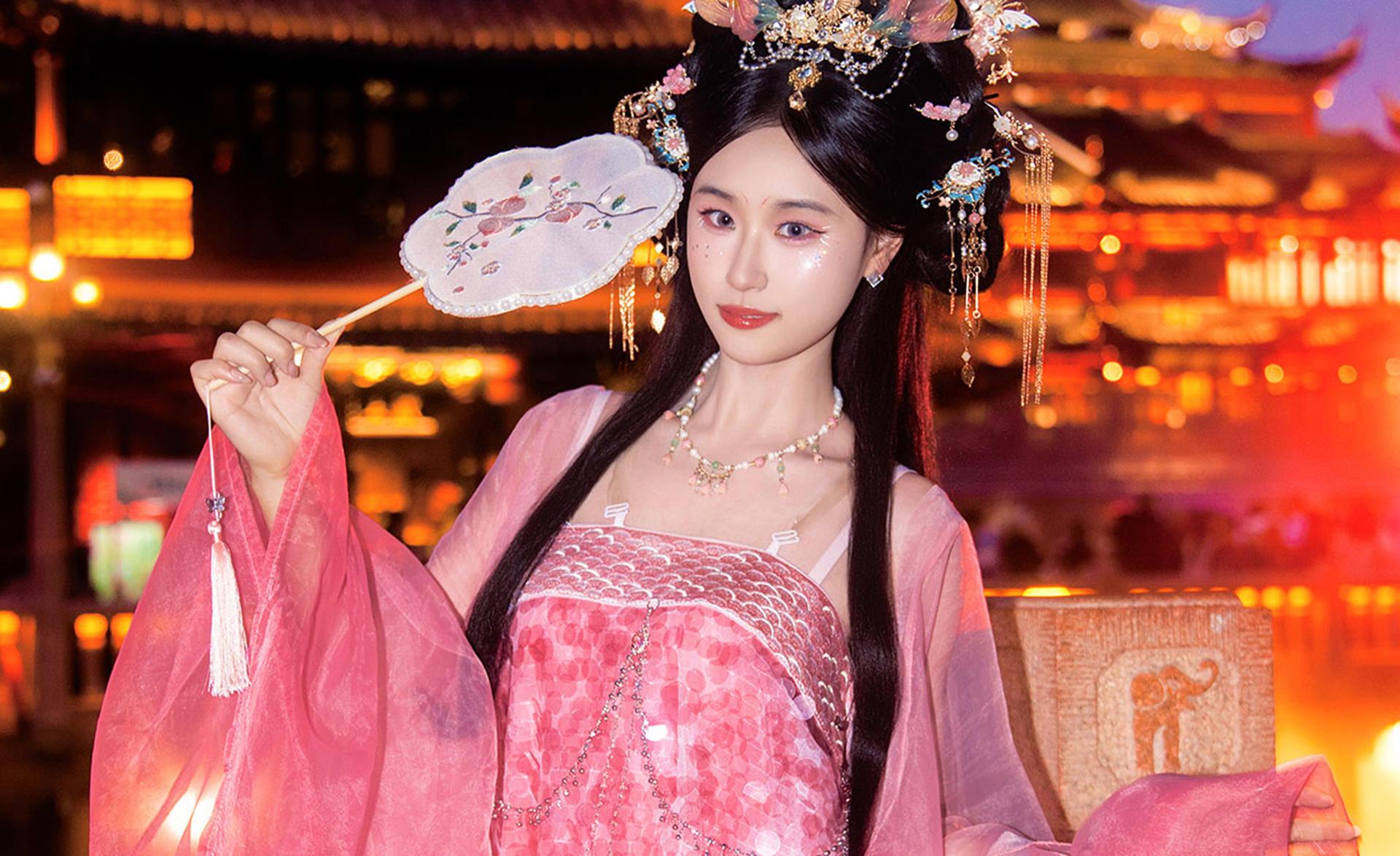 Shanghai Yu Garden Traditional Chinese Costume Hanfu Qipao Experience (Hanfu Rental/Makeup/Photography) - Thumbnail 2