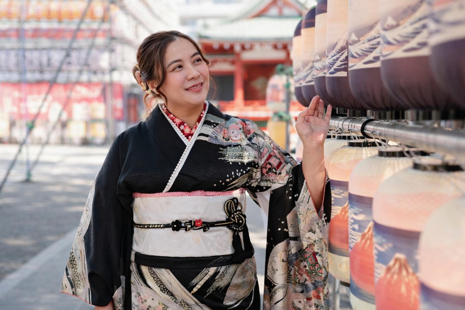 Kimono rental & original chopsticks making experience in Asakusa - Thumbnail 6