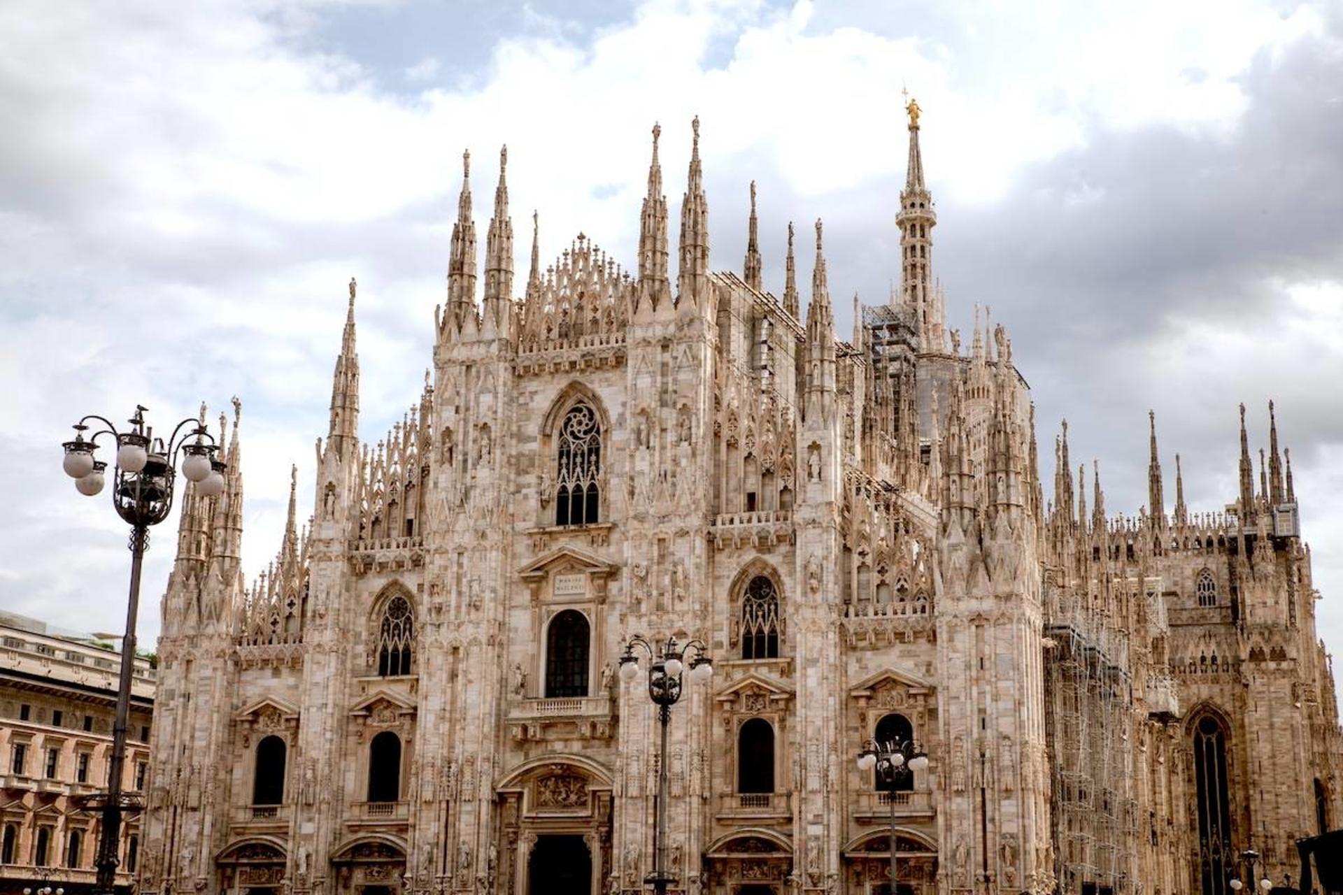 Milan Duomo Cathedral and Terraces Guided Tour with skip-the-line - Thumbnail 2