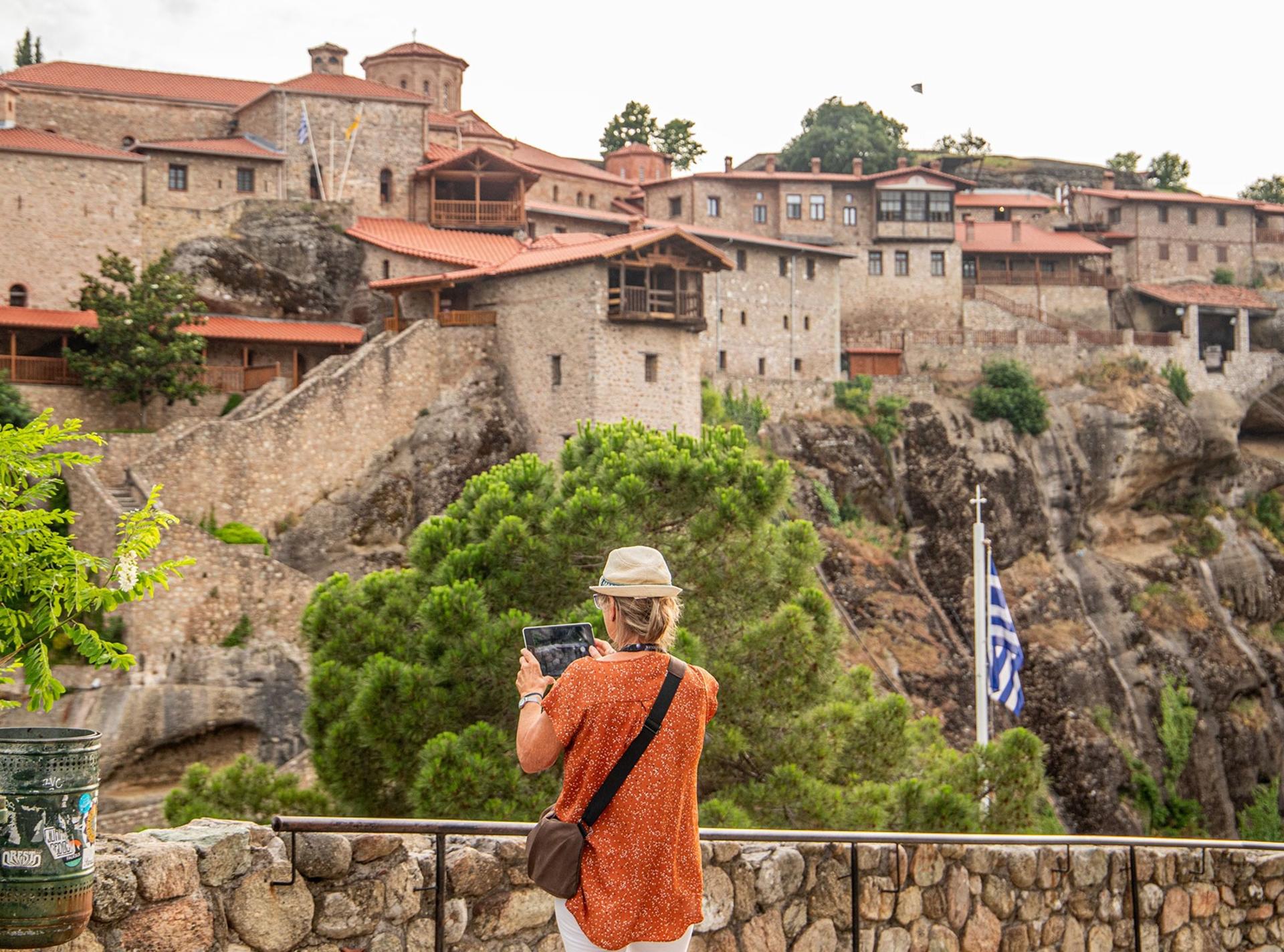 Midday monasteries and hidden caves bus tour in Meteora - Thumbnail 14