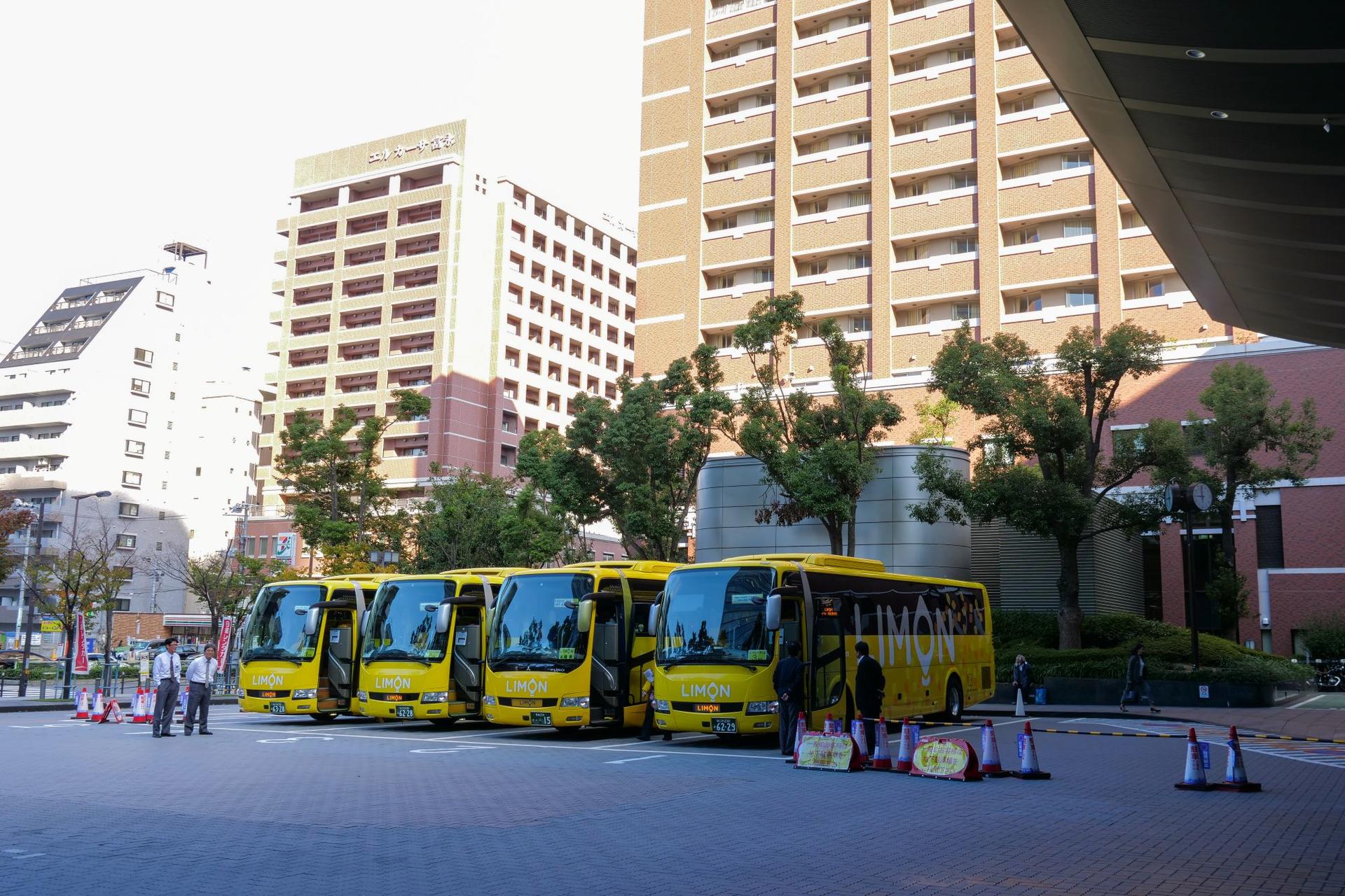 Highway Bus from Osaka to Takayama - Thumbnail 11