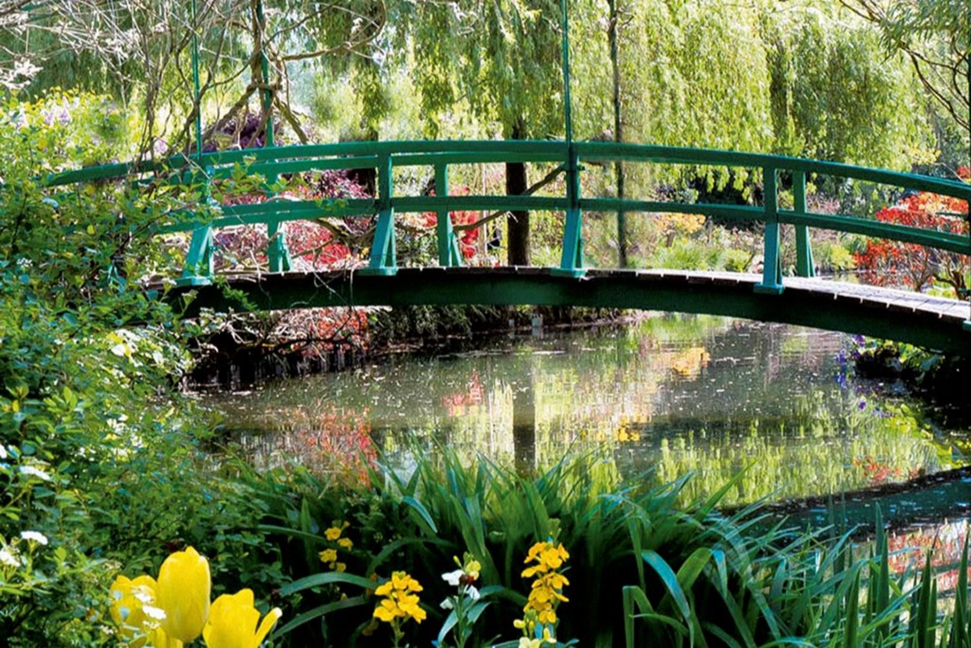 Giverny and Versailles Small-group Day Trip from Paris - Thumbnail 2
