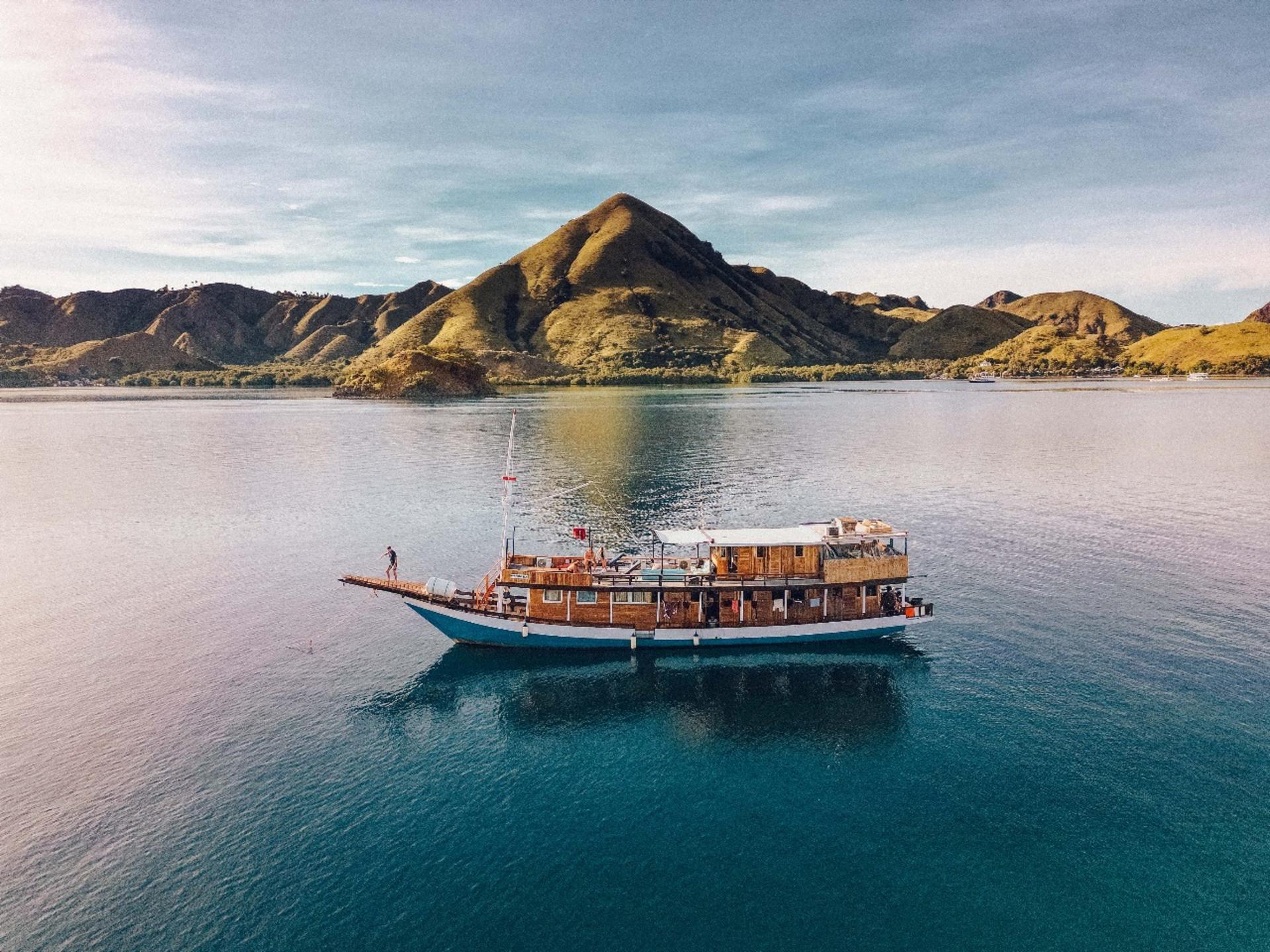 [Standard Phinisi] 3D2N Phinisi Sailing Liveaboard from Labuan Bajo - Thumbnail 9
