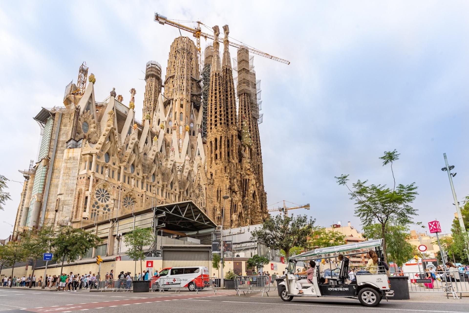 Tuk Tuk Tour in Barcelona - Thumbnail 7