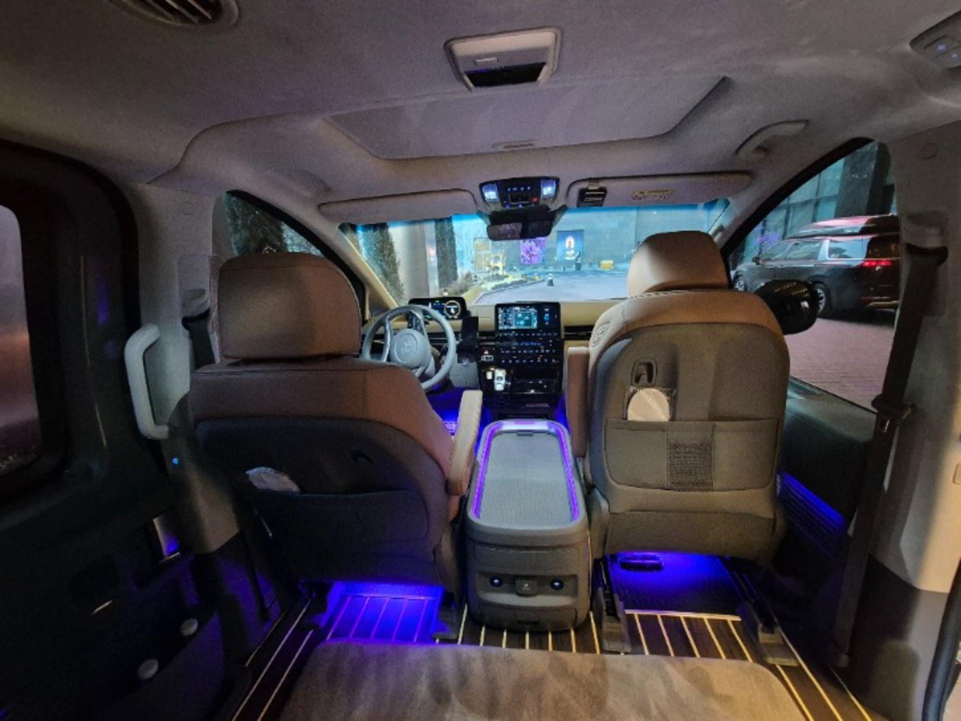 Seoul to Incheon Premium Departure - Flexible Private Travel for Guests with Heavy Luggage - Thumbnail 6