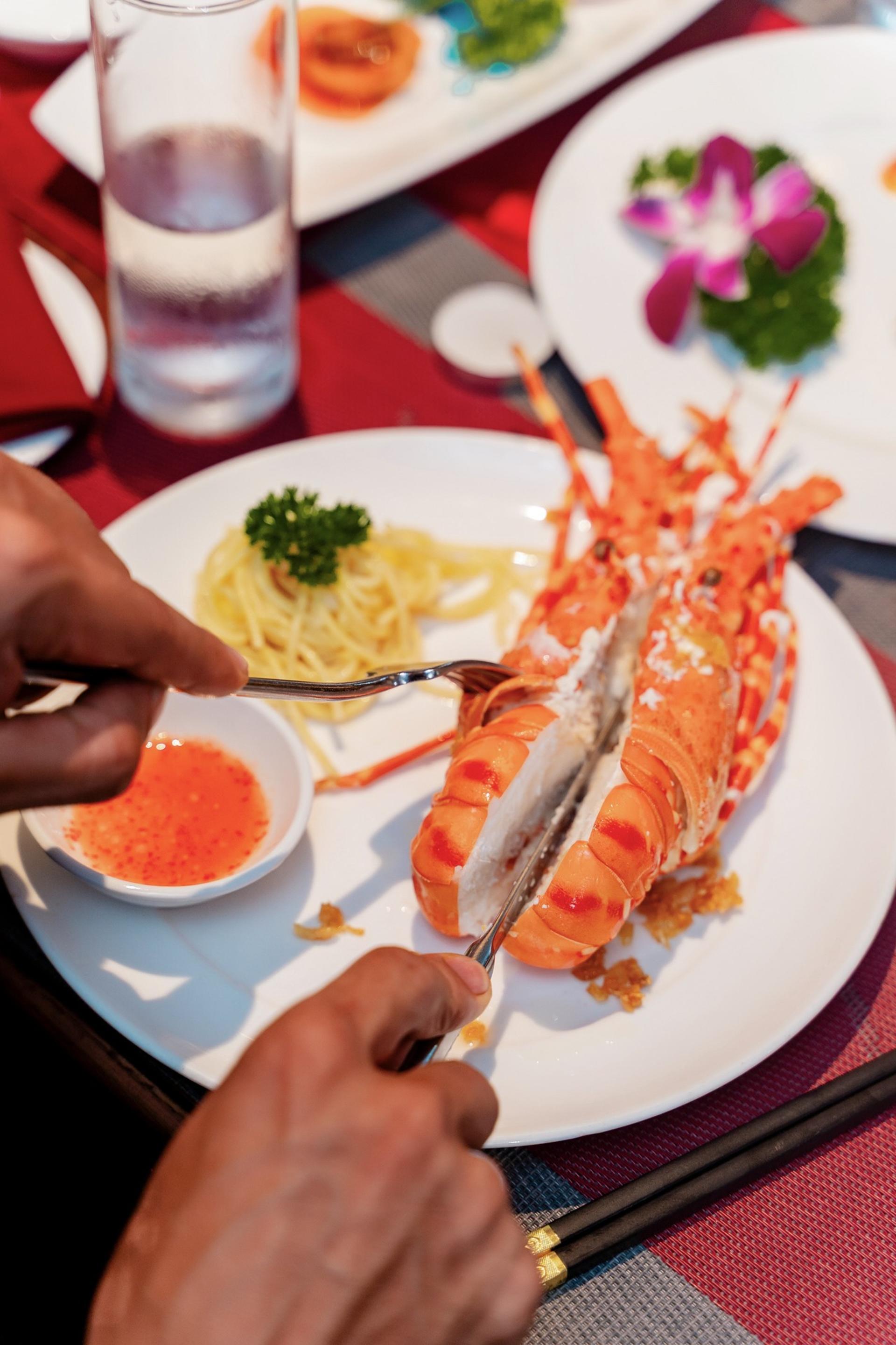 Sunset Cocktail and Dinner Luxury Emperor Cruise in Nha Trang - Thumbnail 22