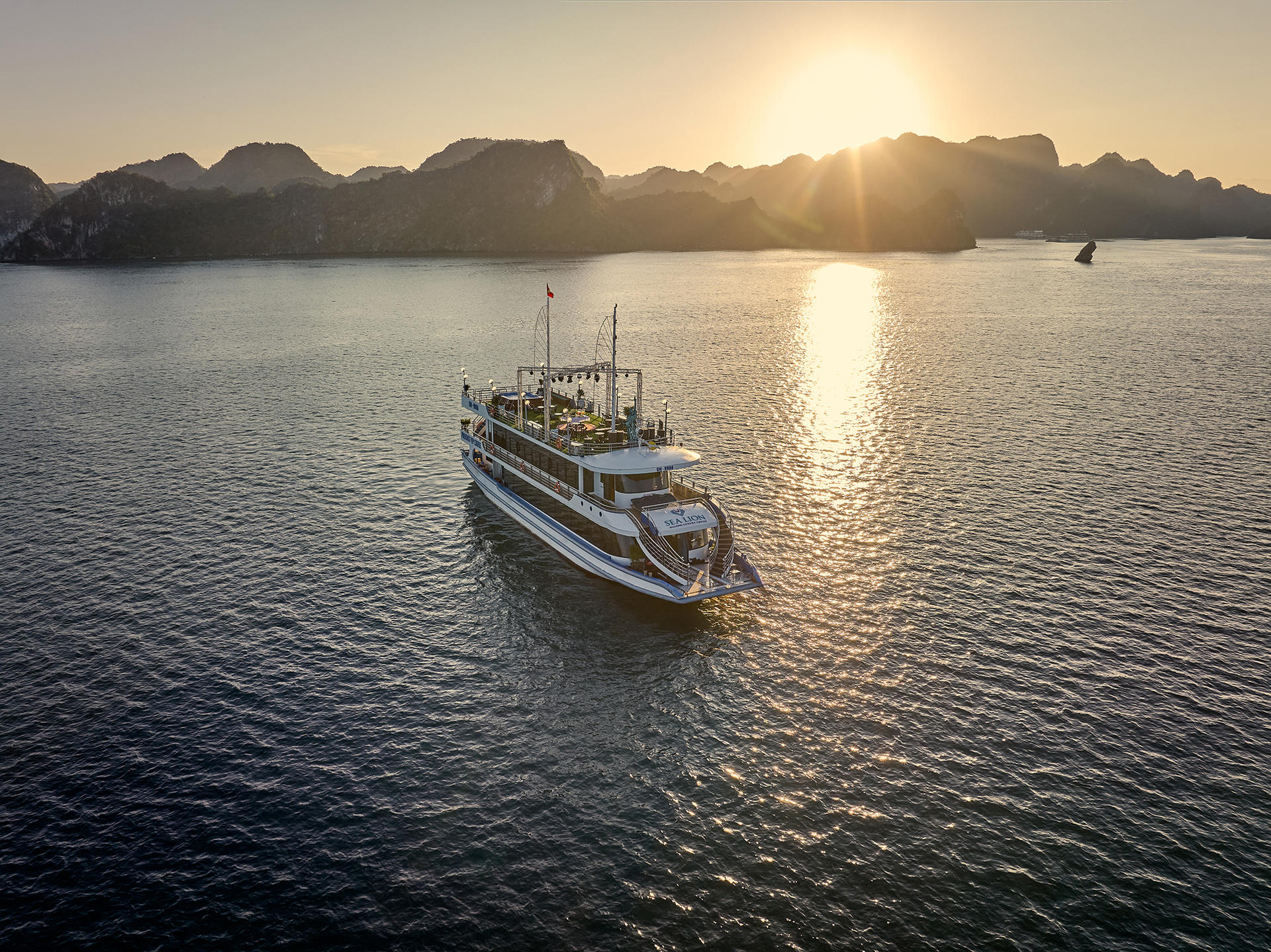 Sea Lion Day Cruise: Ha Long Bay, Sung Sot, Ti Top - Thumbnail 21